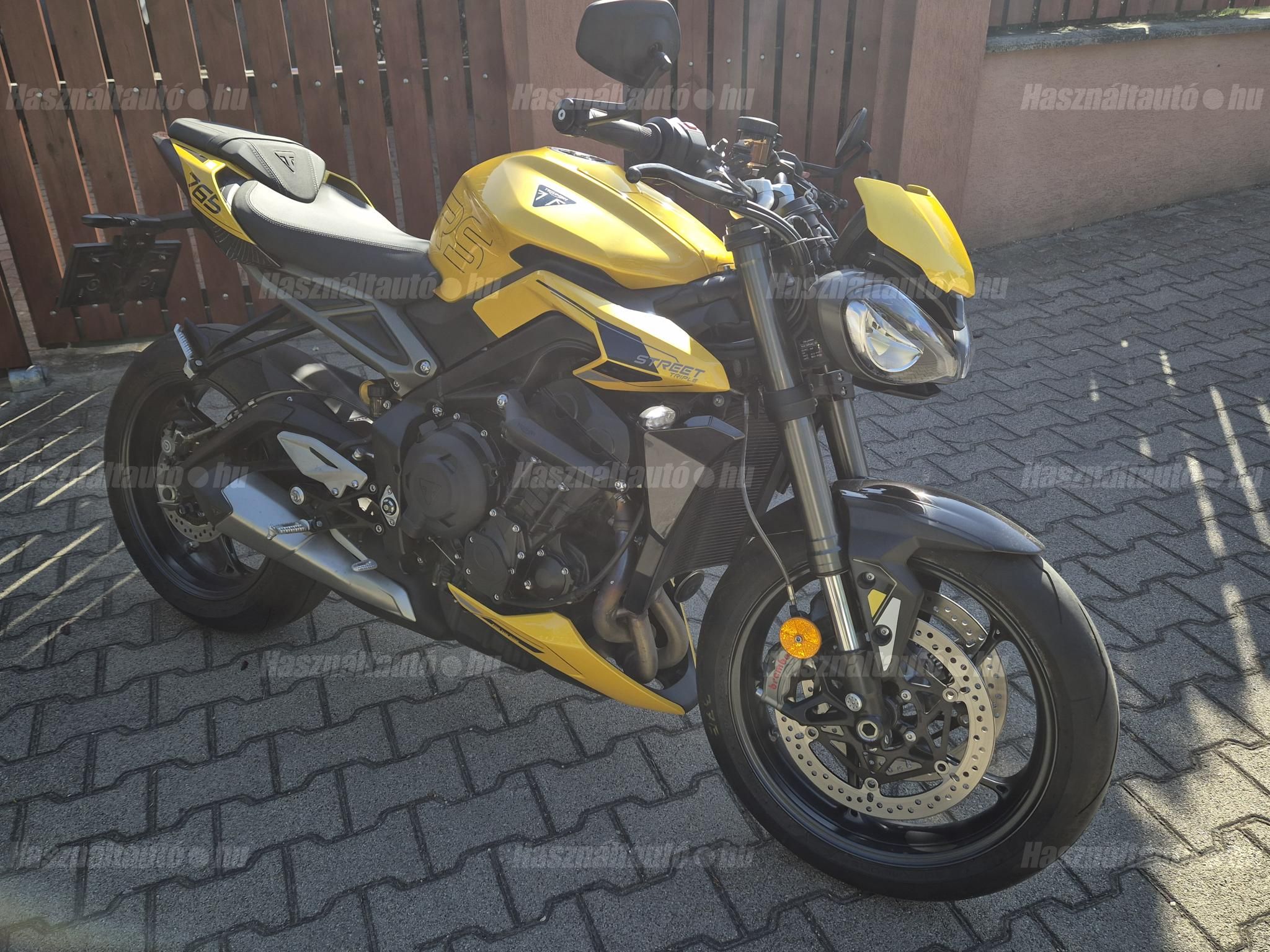 TRIUMPH STREET TRIPLE 2024/5 - 1
