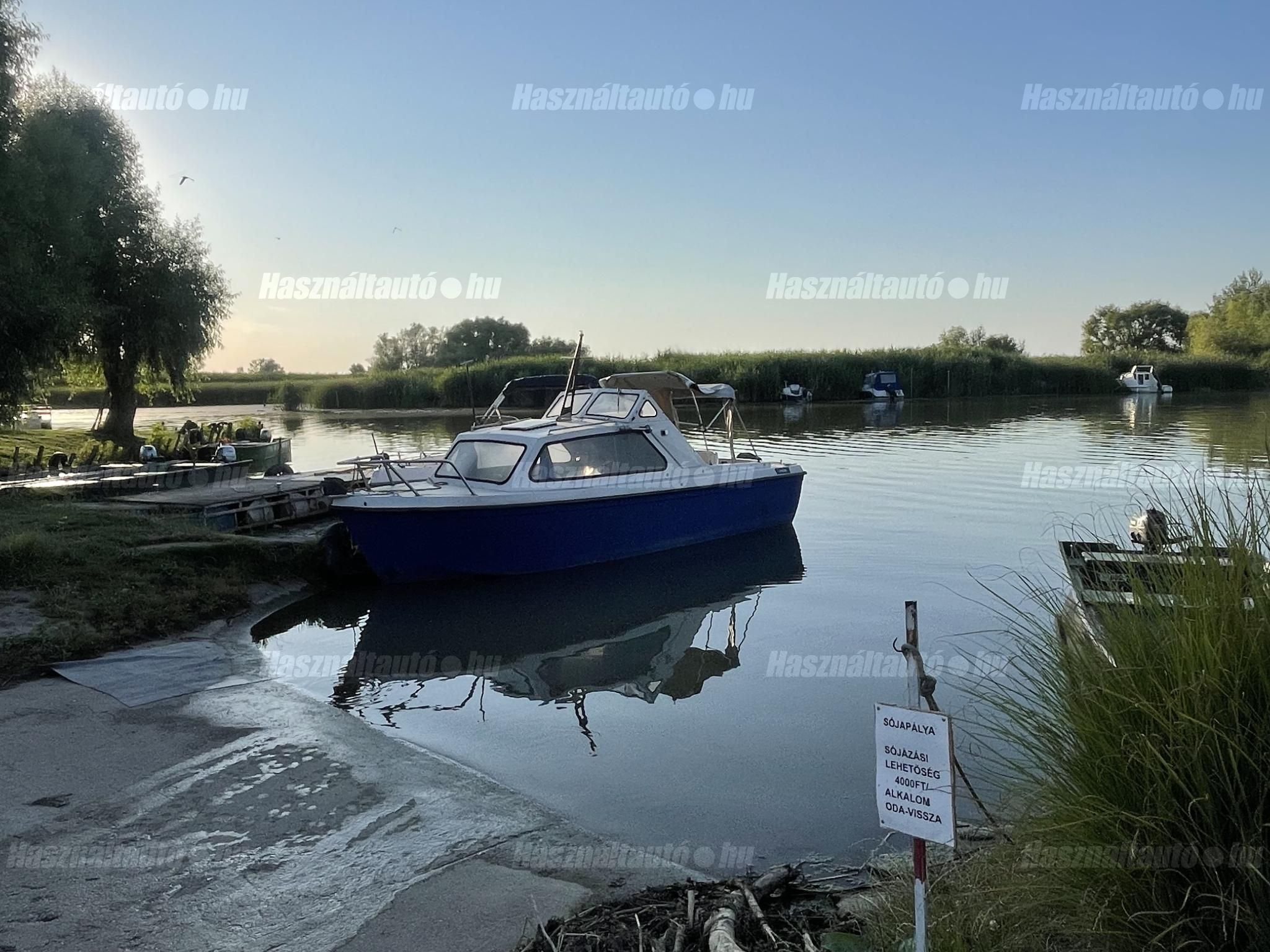 HOUSEBOAT 1976 - 1