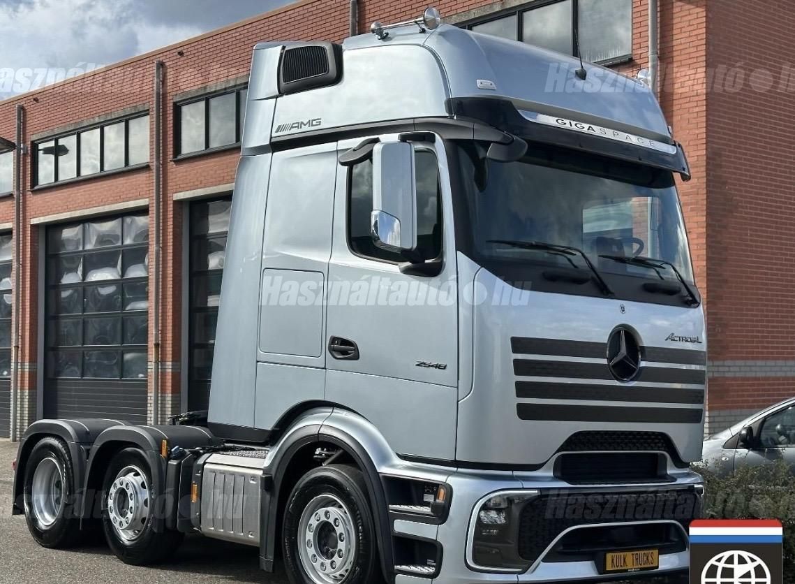 MERCEDES-BENZ 2025/10 - 1