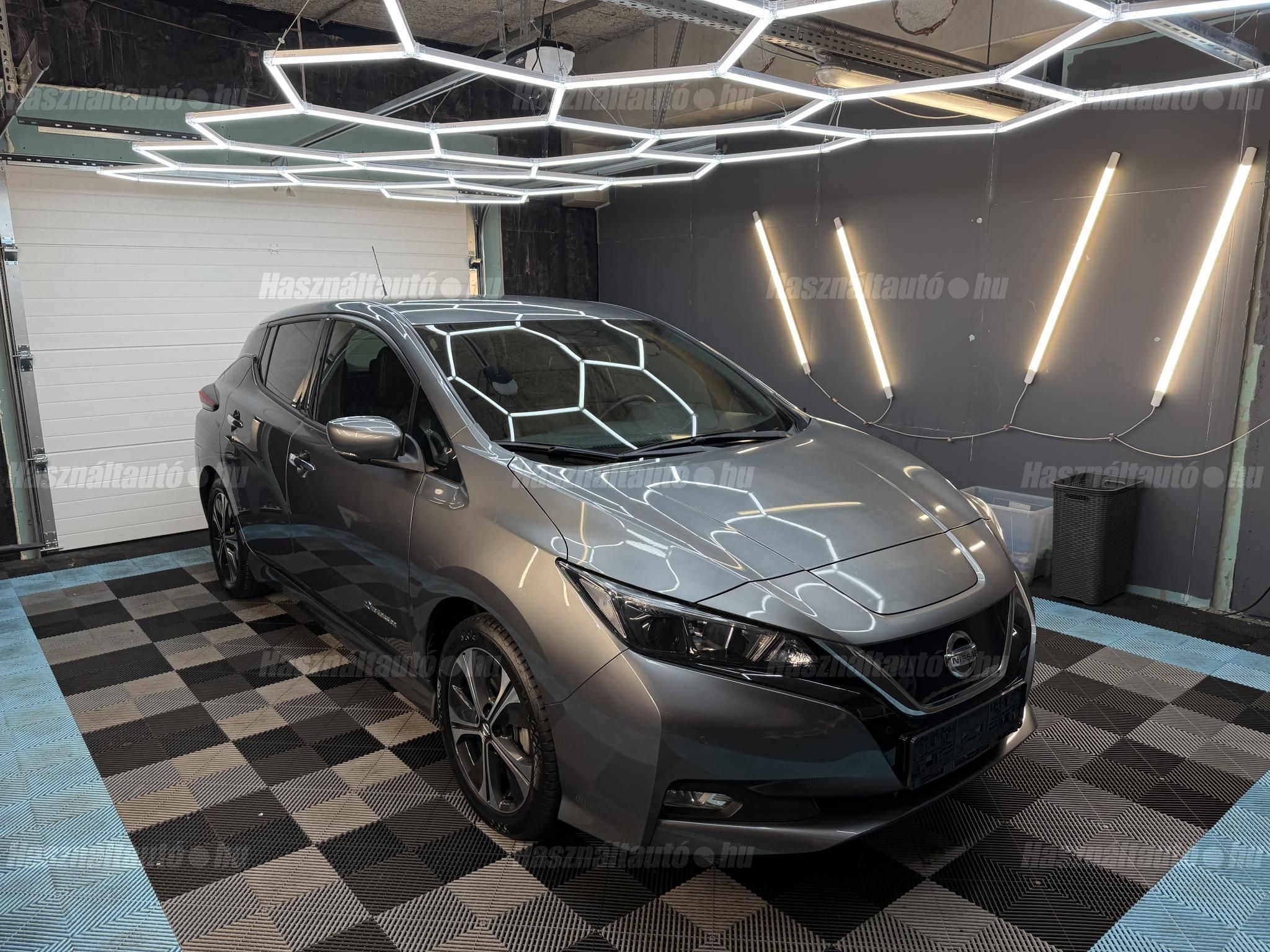 NISSAN LEAF 2018/10 - 1
