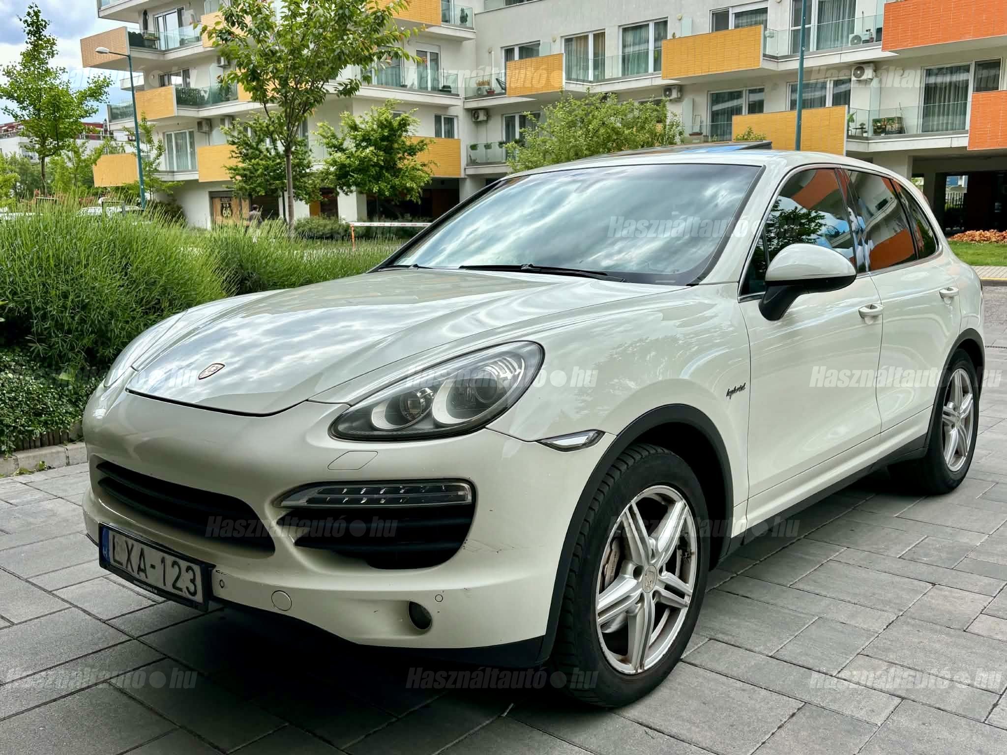 PORSCHE CAYENNE 2011 - 1