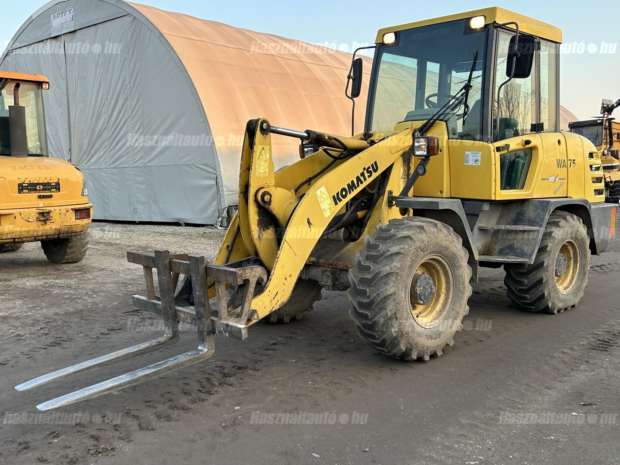 KOMATSU 2000 - 1