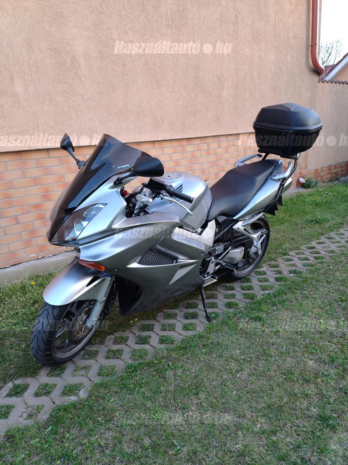 HONDA VFR 800 2004/8 - 1