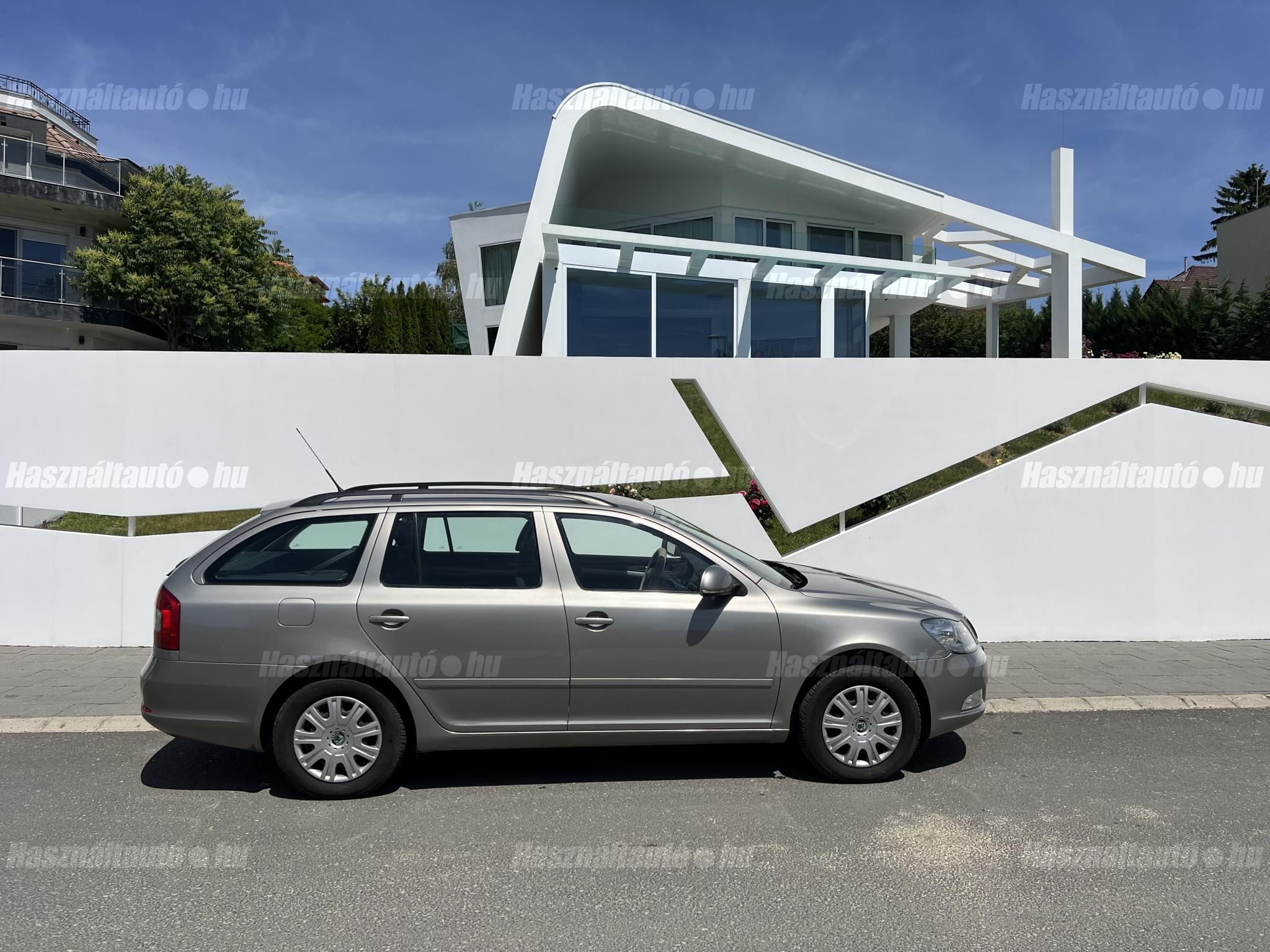 SKODA OCTAVIA 2009/8 - 1