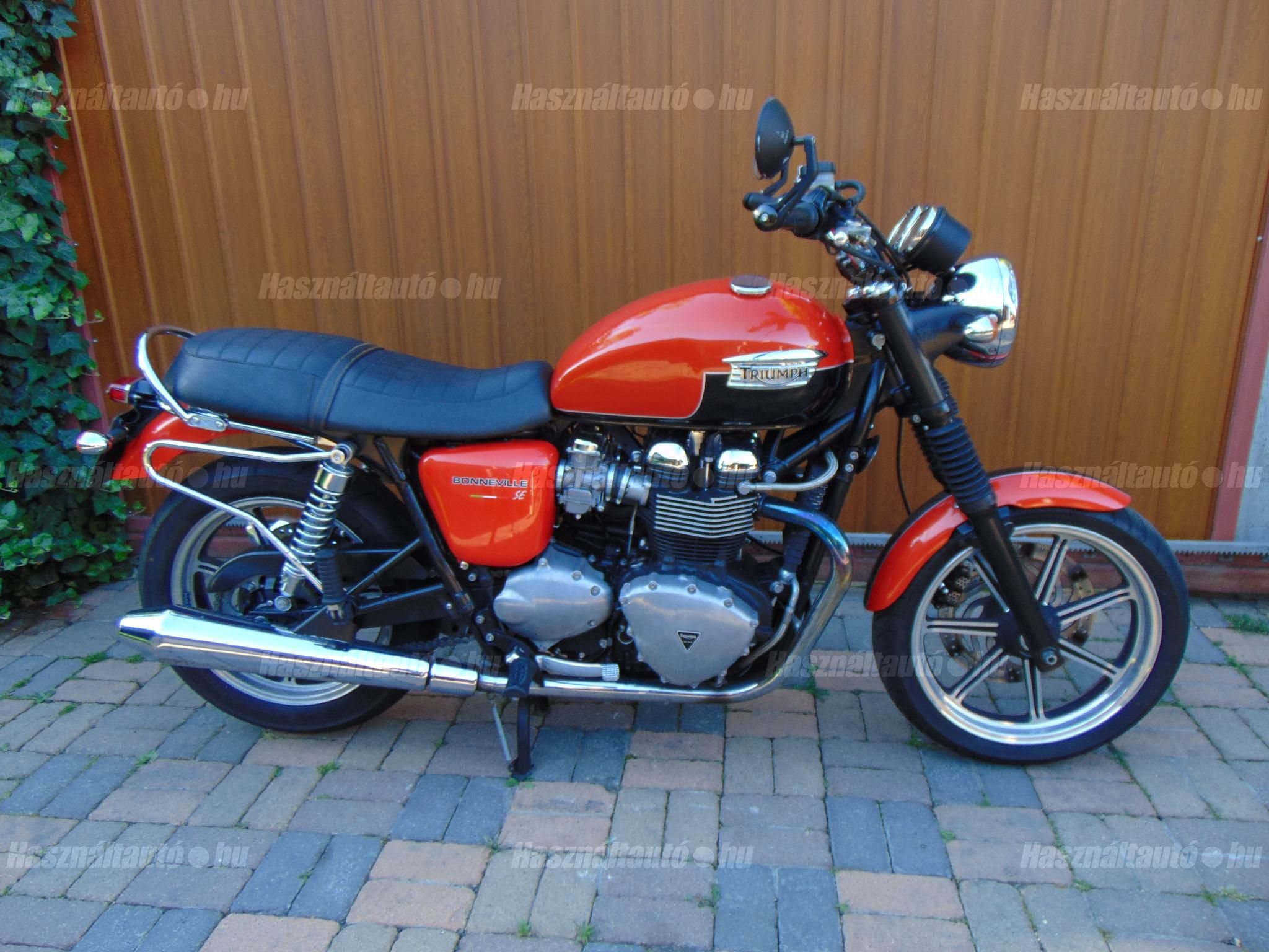 TRIUMPH BONNEVILLE 2011/5 - 1