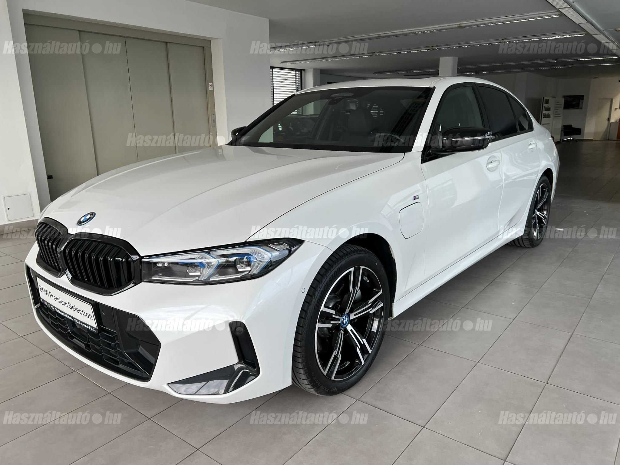 BMW 330 2024/10 - 1
