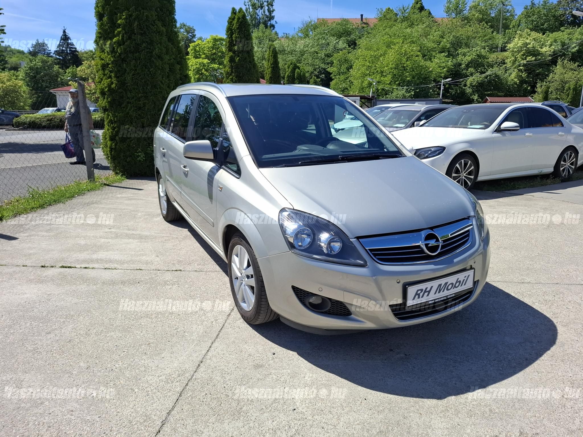 OPEL ZAFIRA B 2011/6 - 1