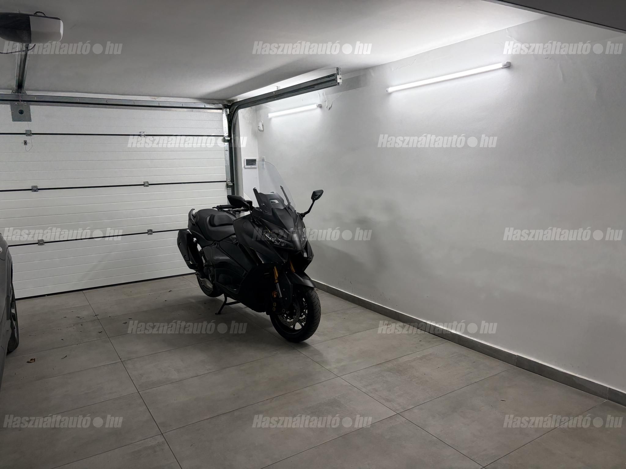 YAMAHA TMAX 2024/5 - 1