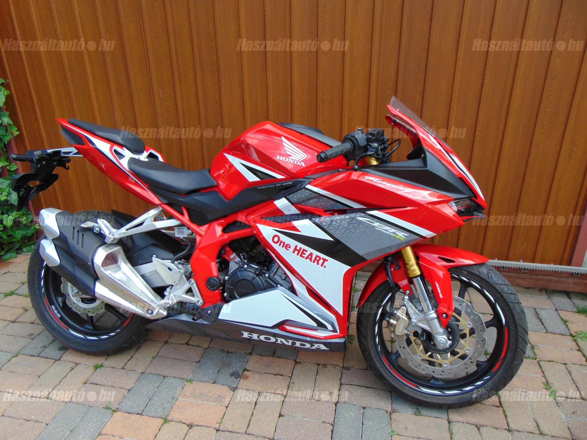 HONDA CBR 250R 2017 - 1