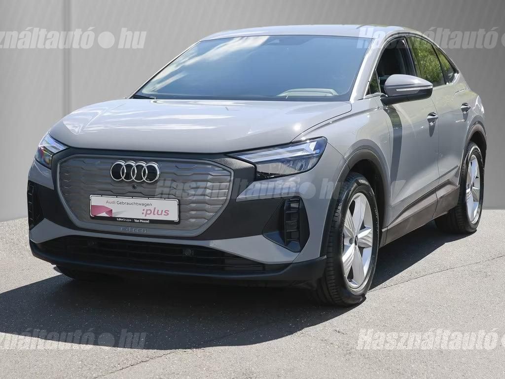AUDI Q4 2021/12 - 1