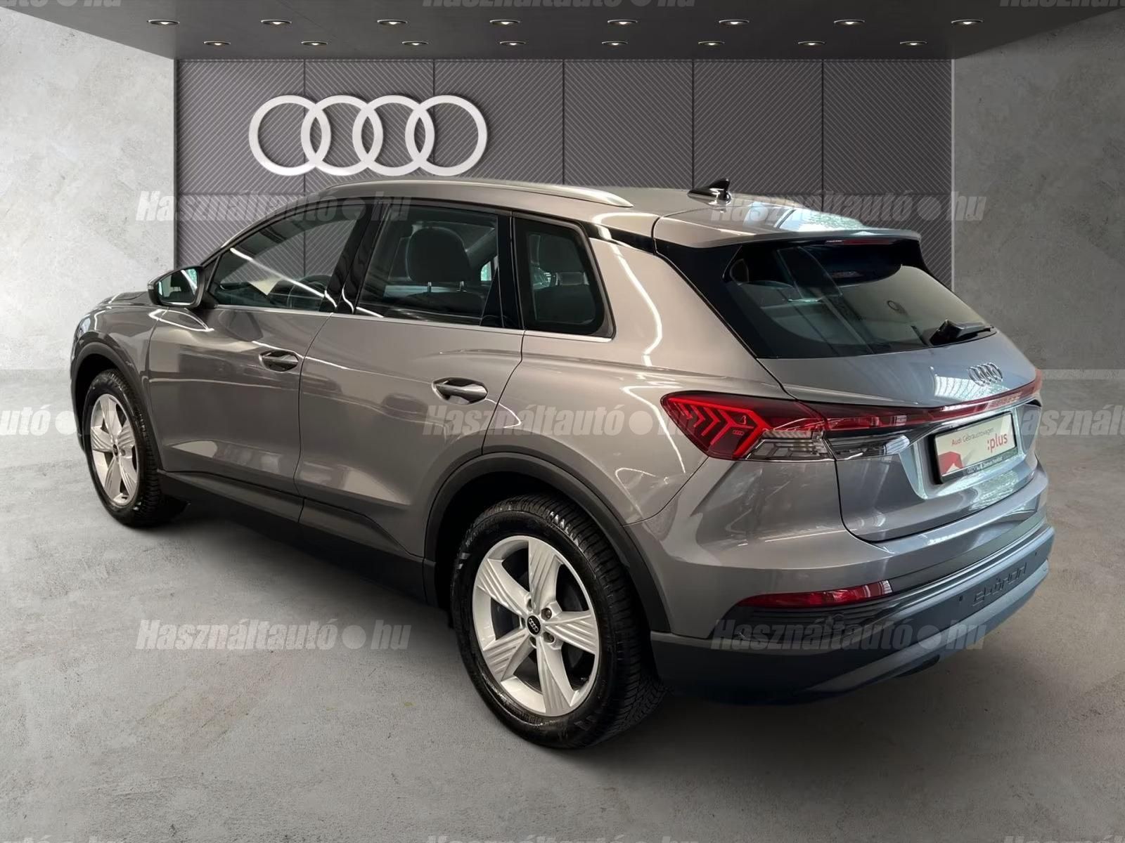 AUDI Q4 2023/3 - 1