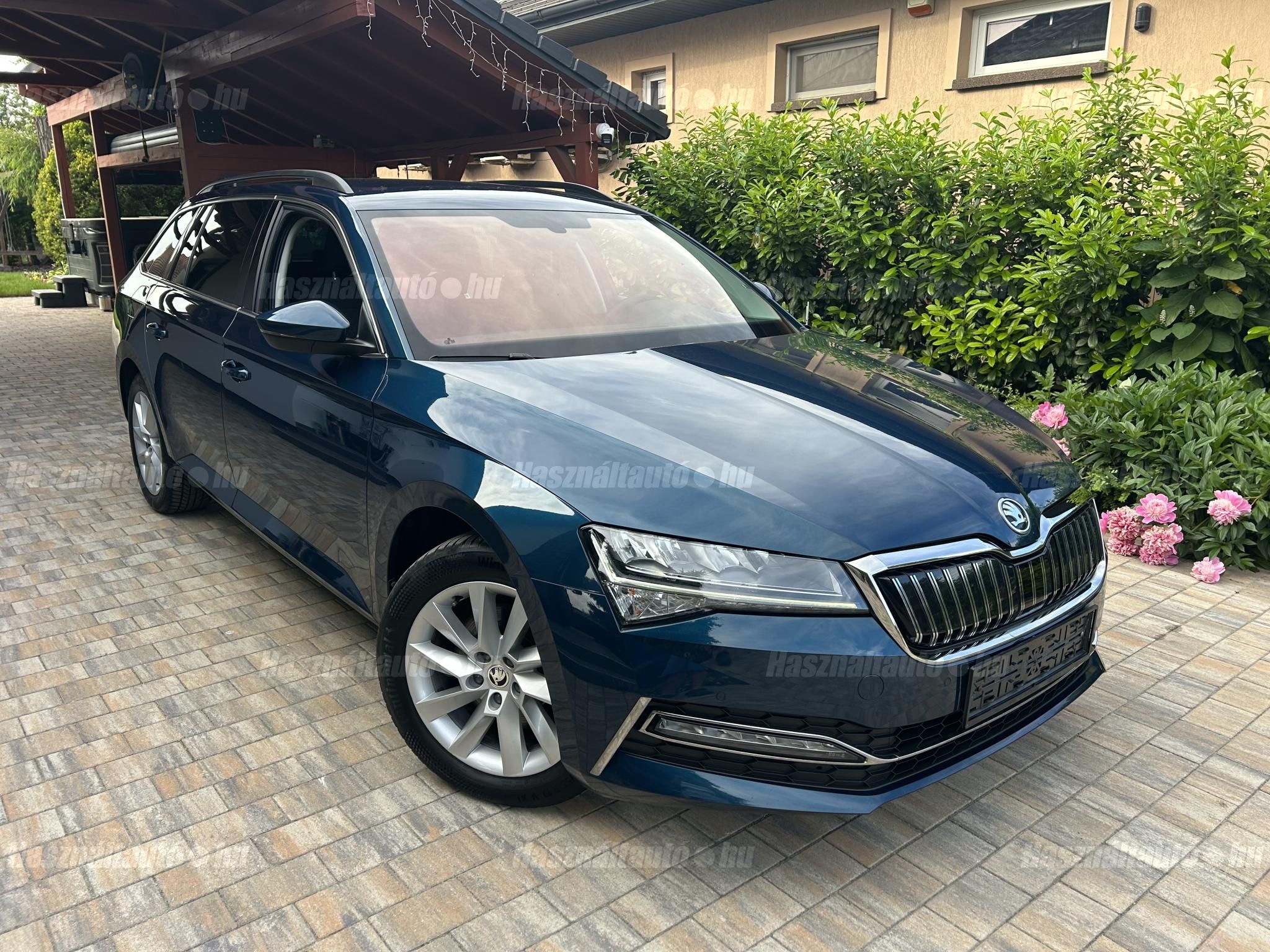 SKODA SUPERB 2022/8 - 1
