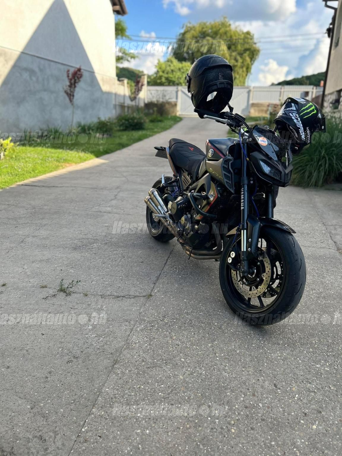 YAMAHA MT-09 2017 - 1