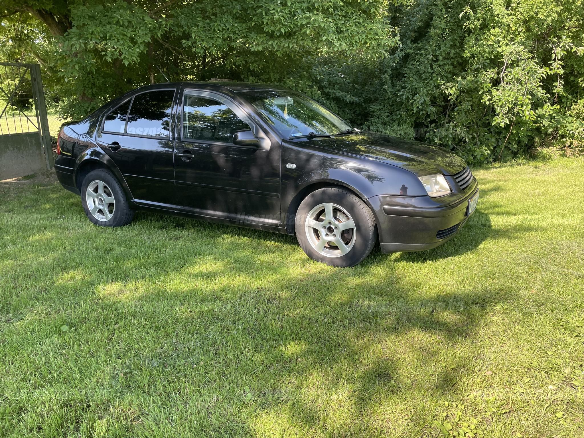 VOLKSWAGEN BORA 2004/5 - 1