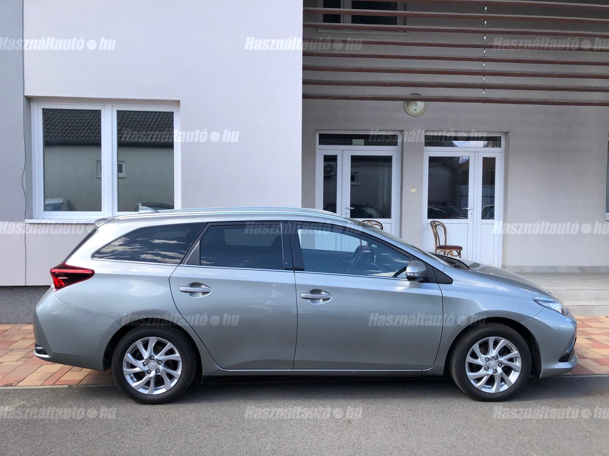 TOYOTA AURIS 2017/6 - 1