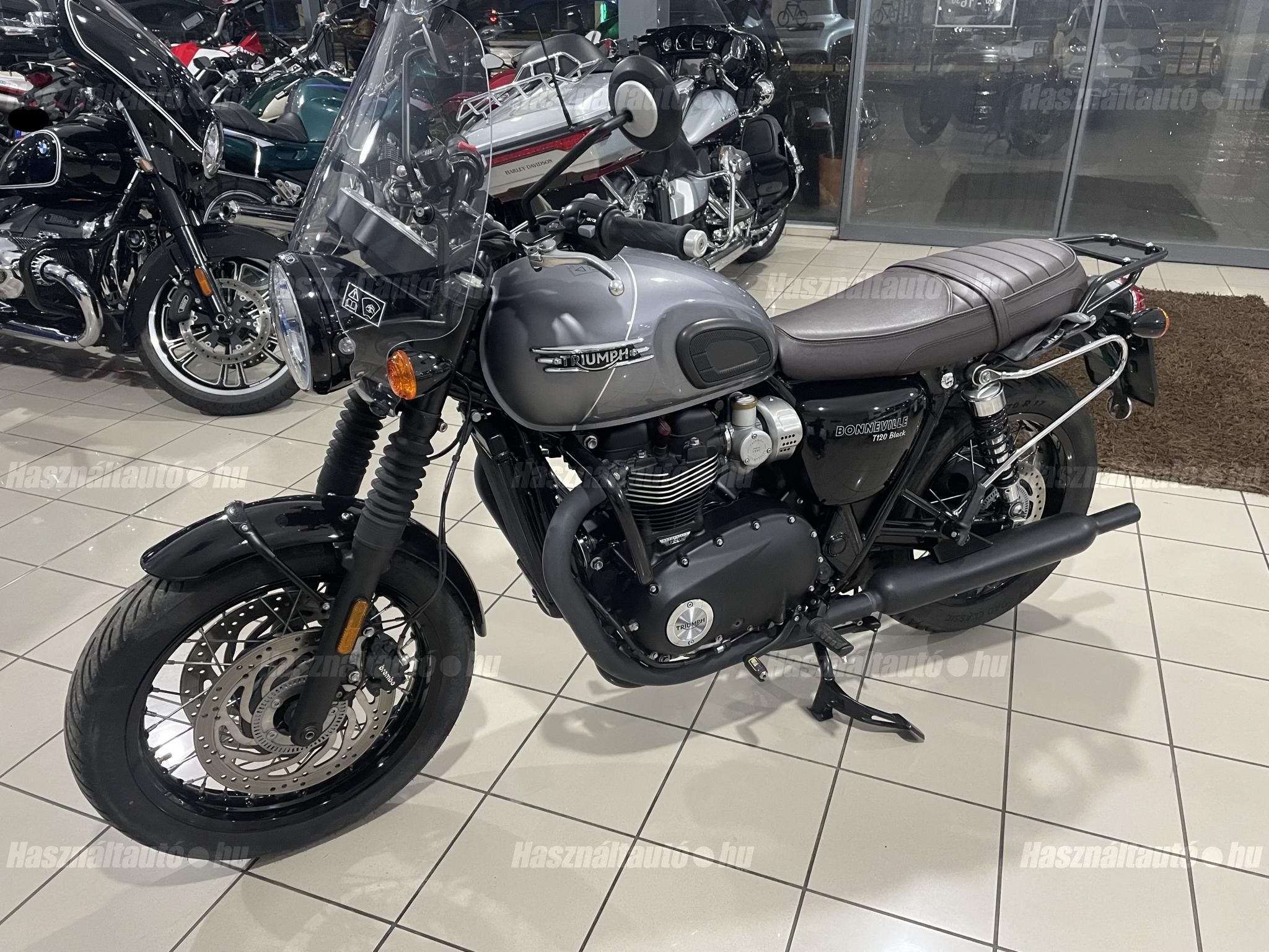 TRIUMPH BONNEVILLE BLACK 2024/8 - 1