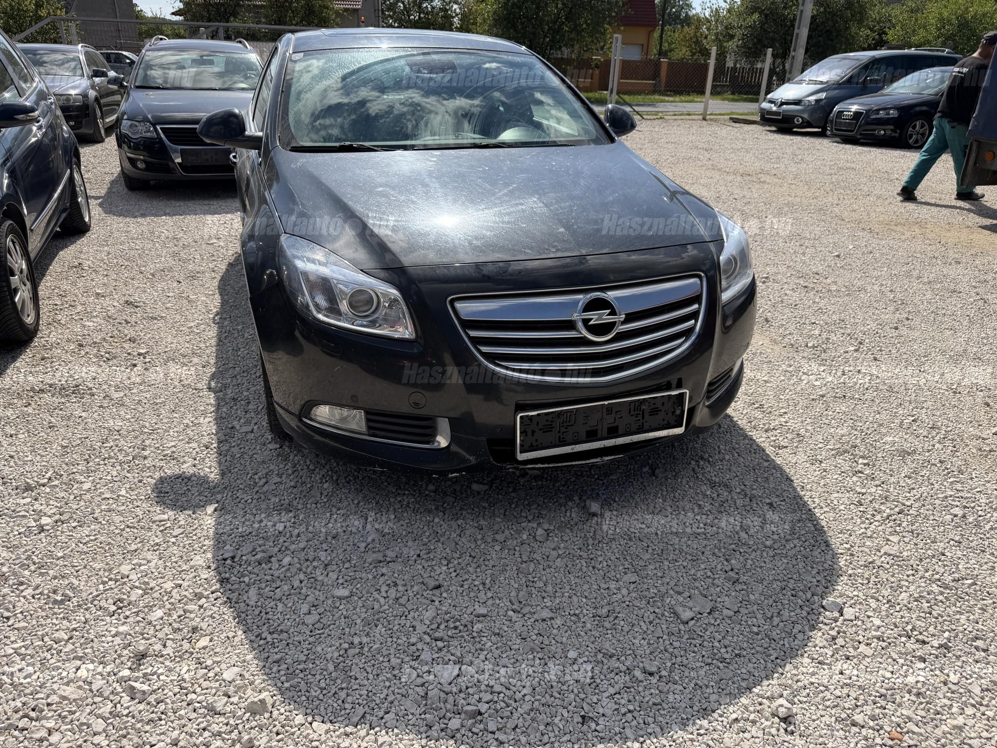 OPEL INSIGNIA 2013/8 - 1