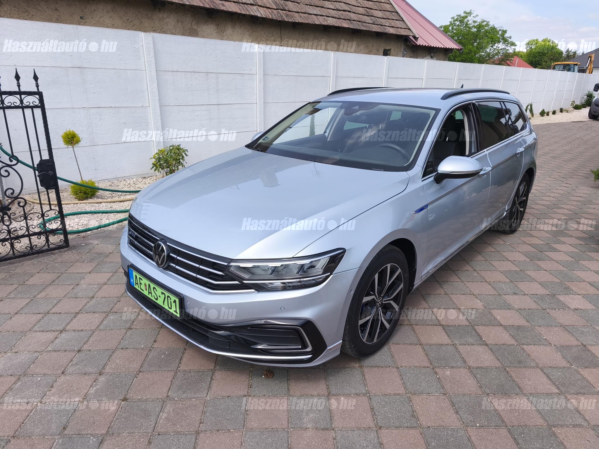 VOLKSWAGEN PASSAT 2023/5 - 1
