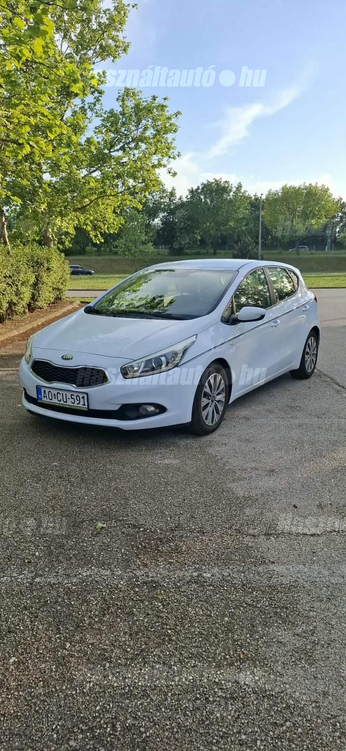 KIA CEE'D 2012/12 - 1