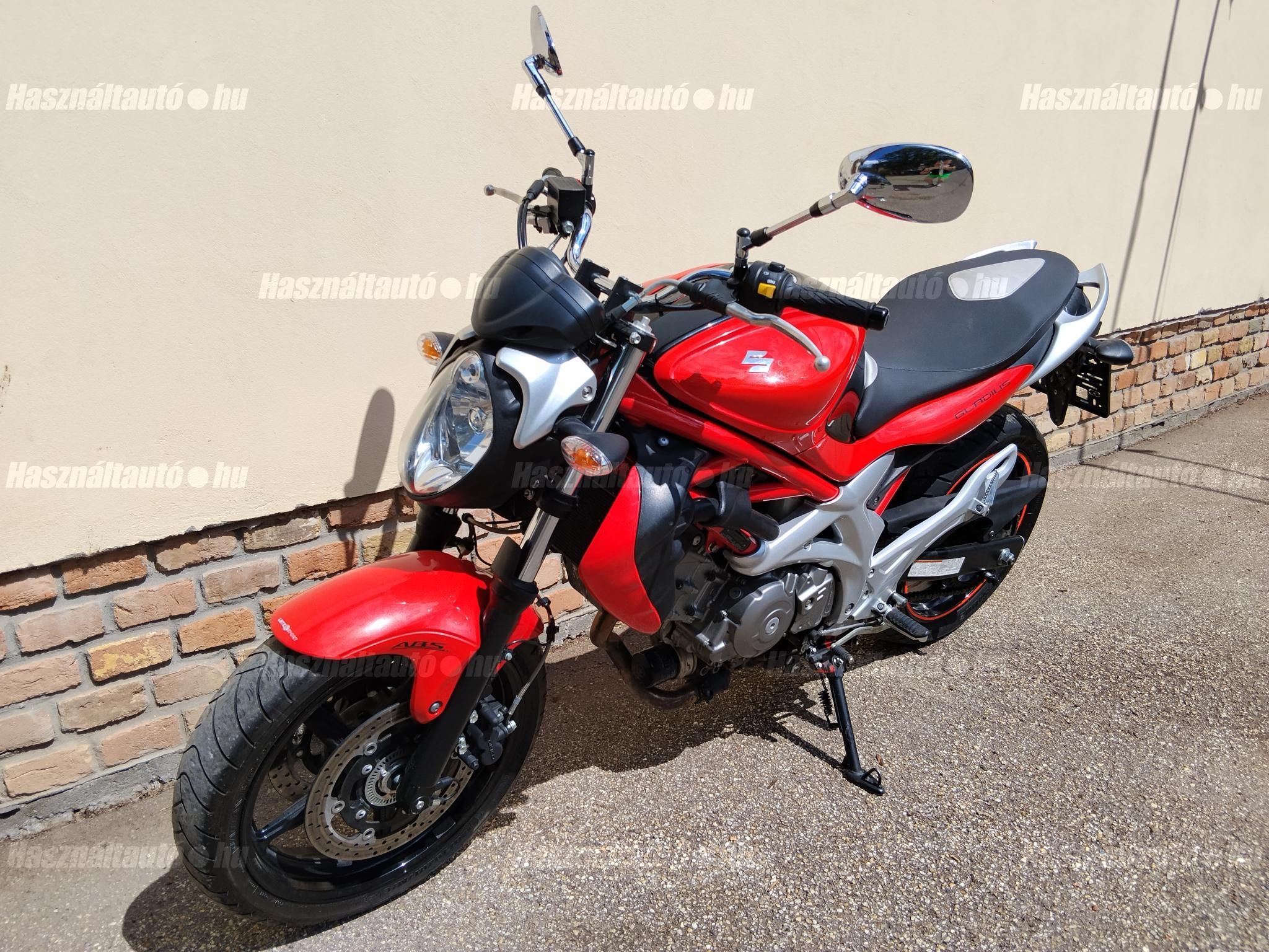 SUZUKI SFV 2011/6 - 1