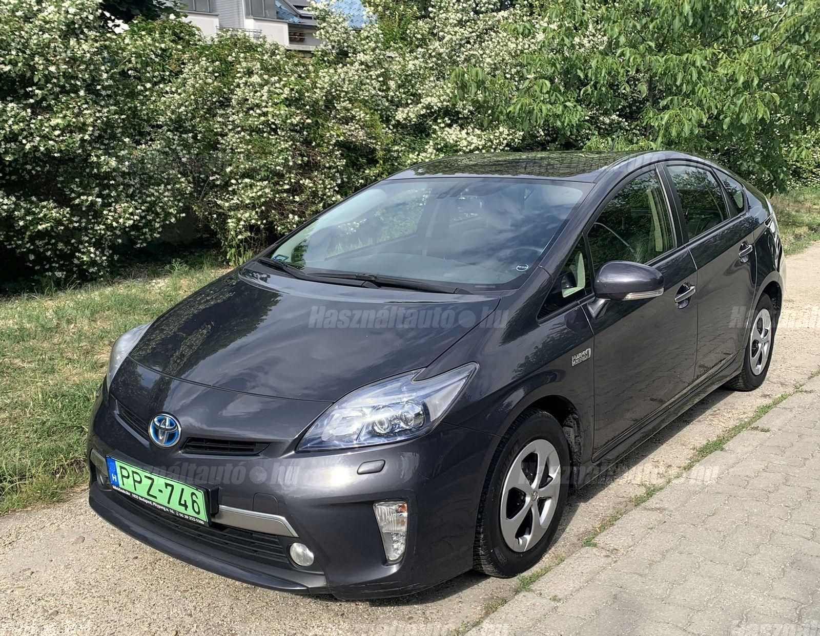 TOYOTA PRIUS PLUG-IN 2013 - 1