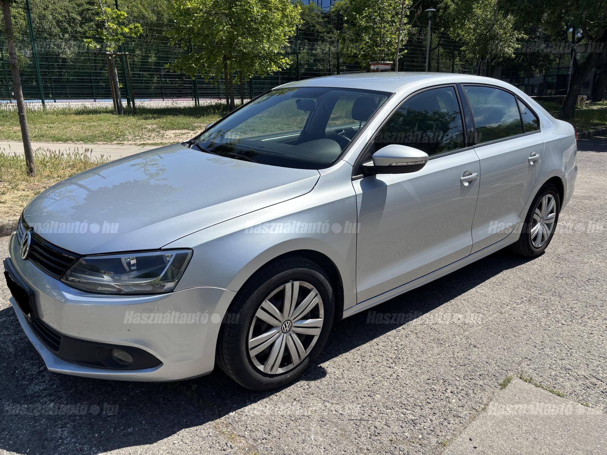 VOLKSWAGEN JETTA VI 2013/8 - 1