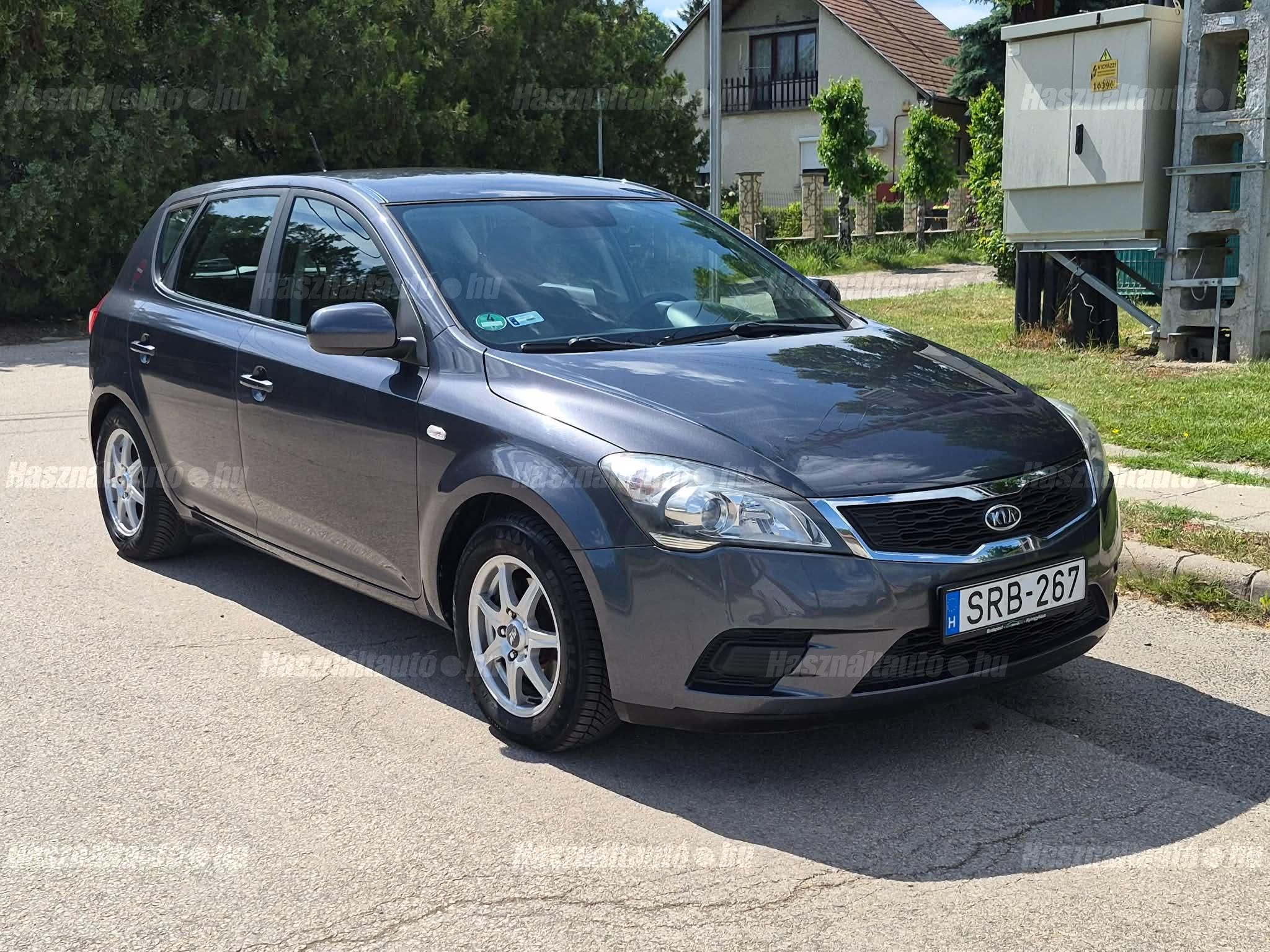 KIA CEE'D 2010/9 - 1