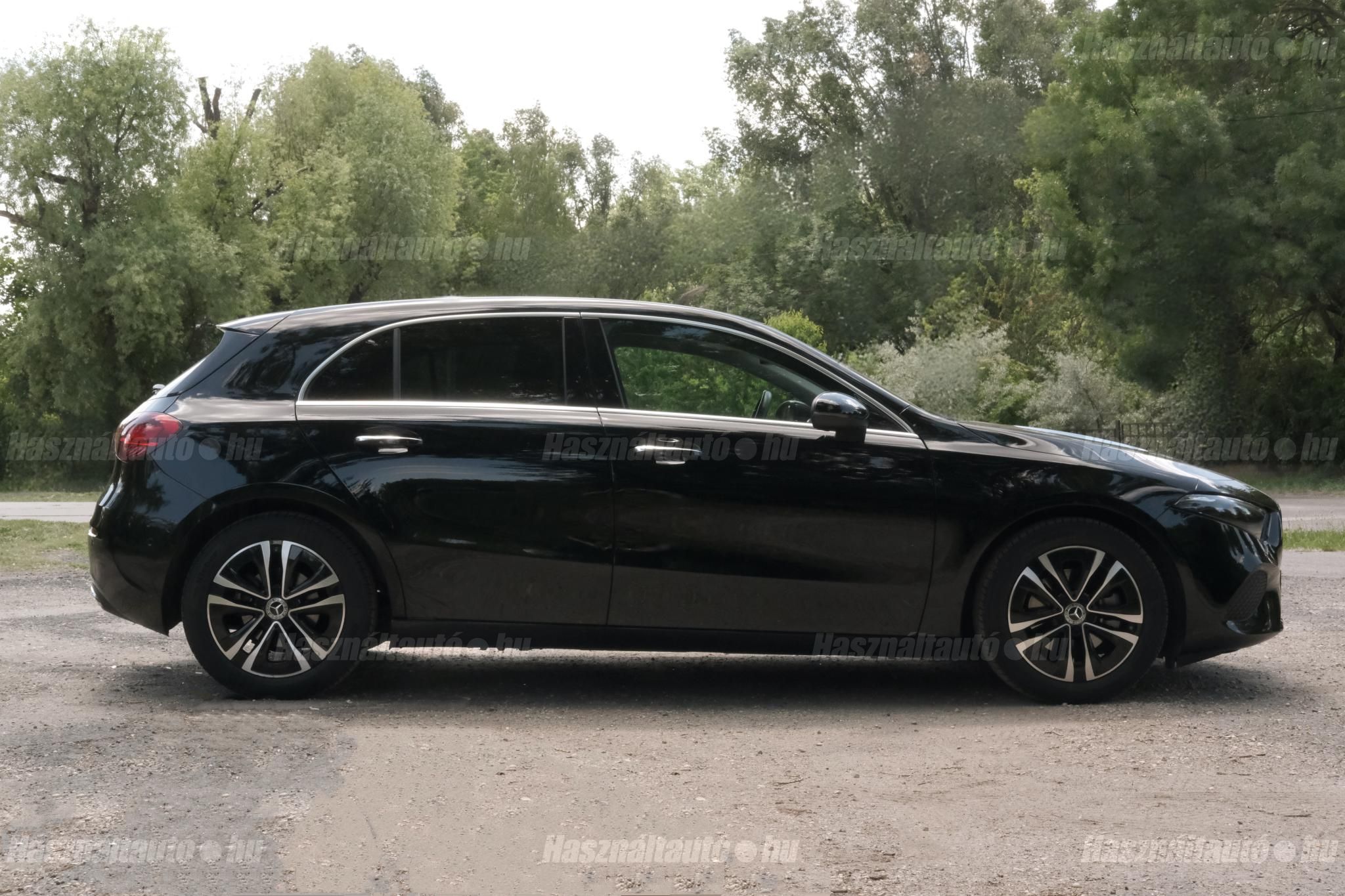 MERCEDES-BENZ A 180 2023/10 - 1