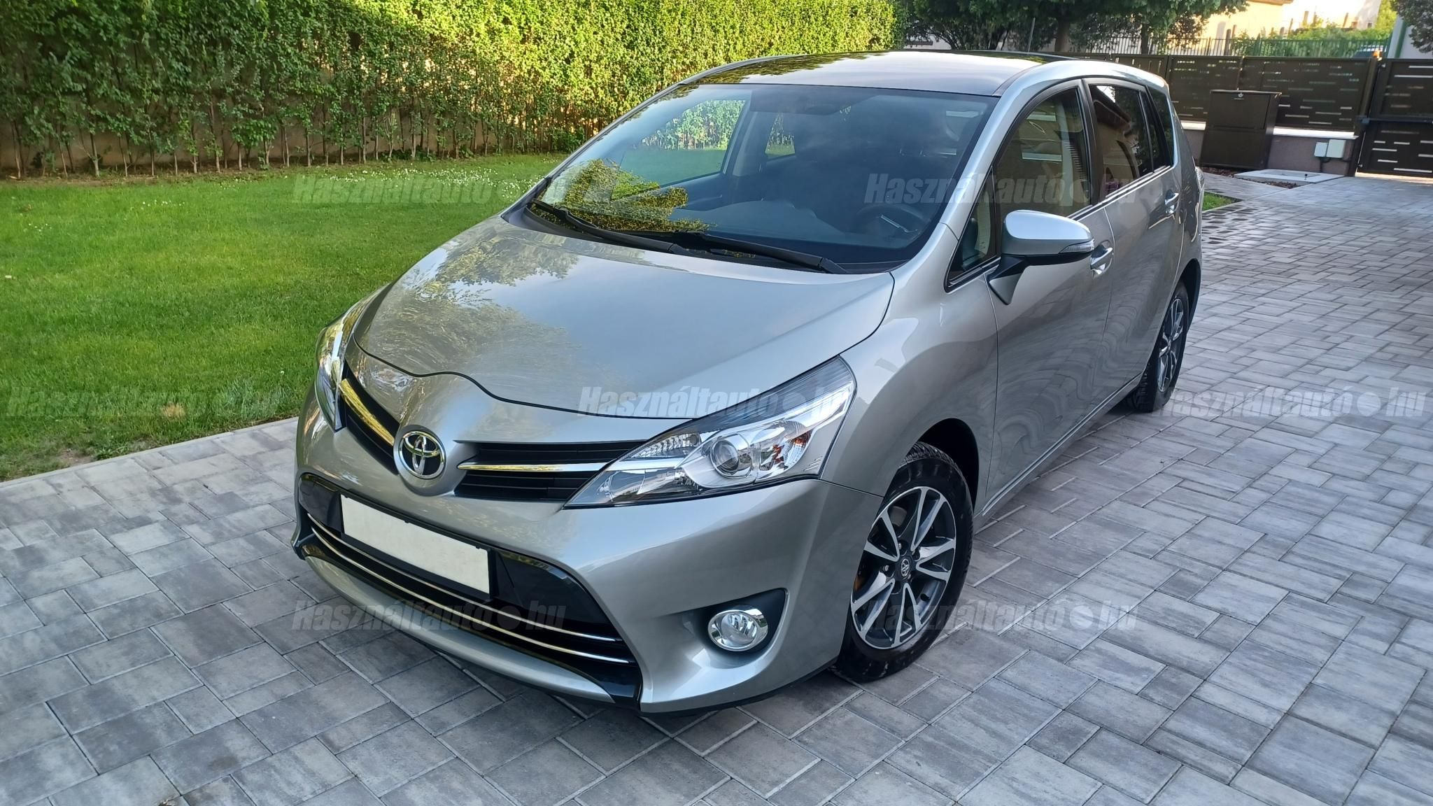 TOYOTA VERSO 2013/6 - 1