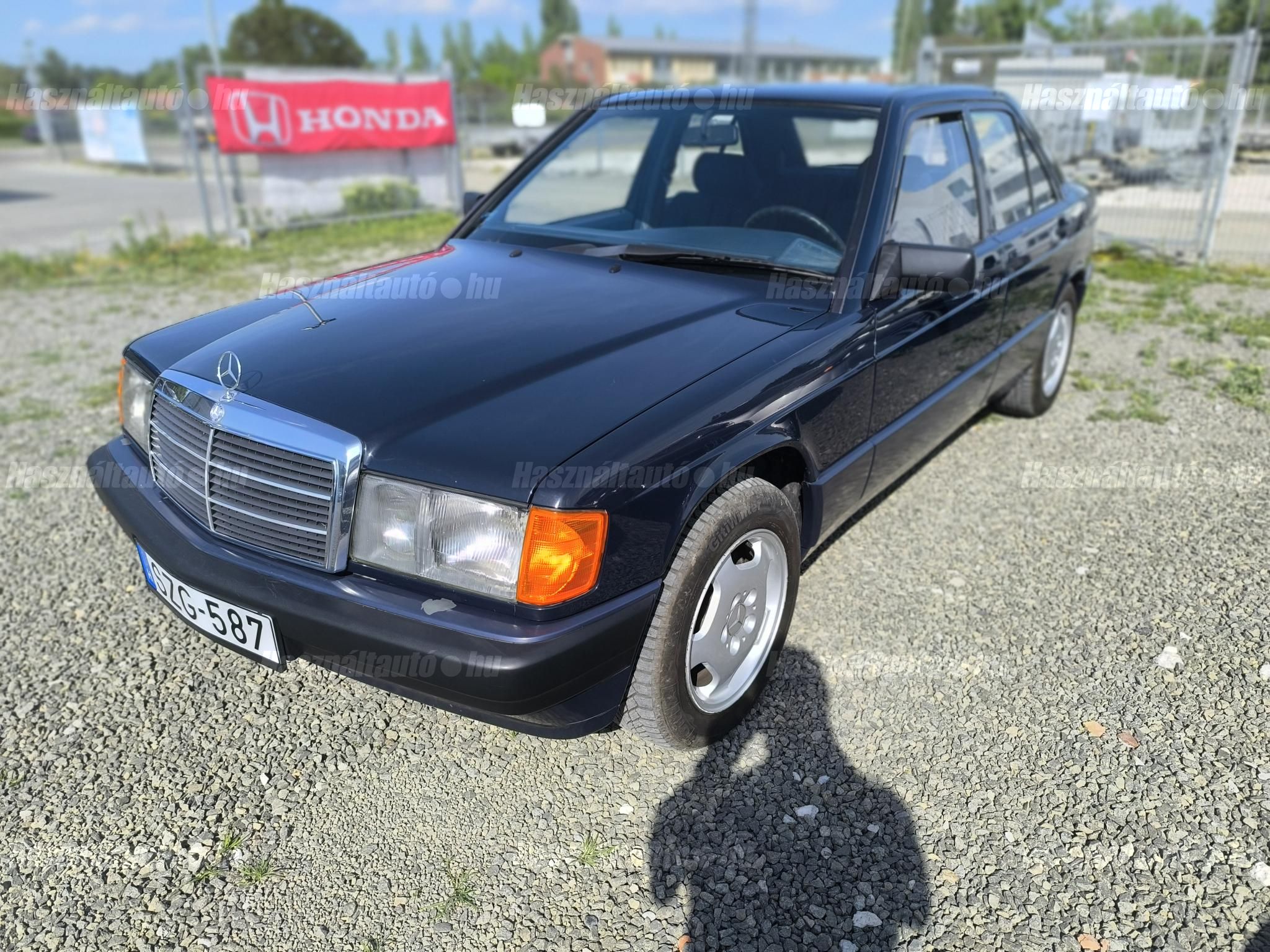 MERCEDES-BENZ 190 1993/4 - 1