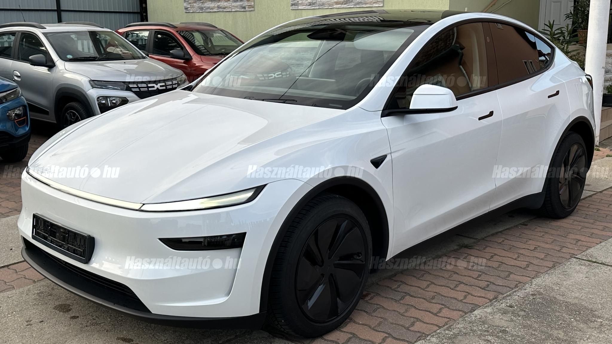 TESLA MODEL Y 2025/4 - 1