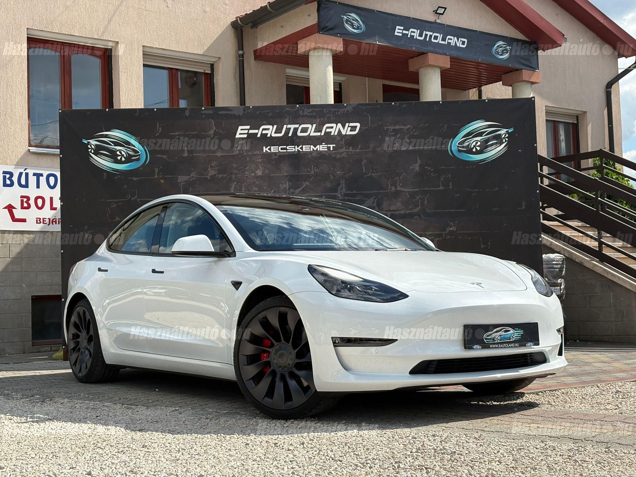 TESLA MODEL 3 2022/3 - 1