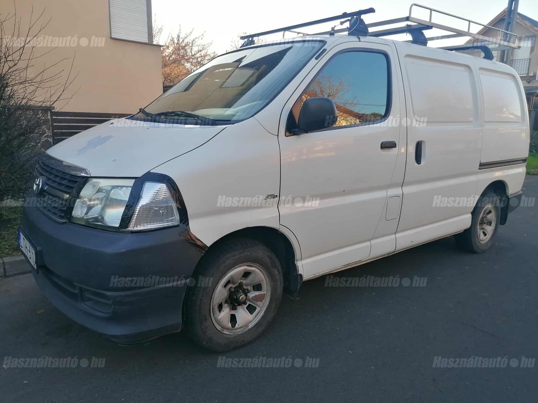 TOYOTA HIACE 2010/8 - 1
