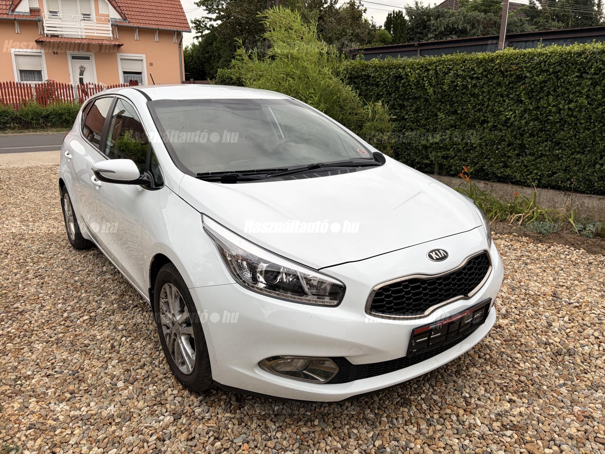 KIA CEE'D 2014/6 - 1