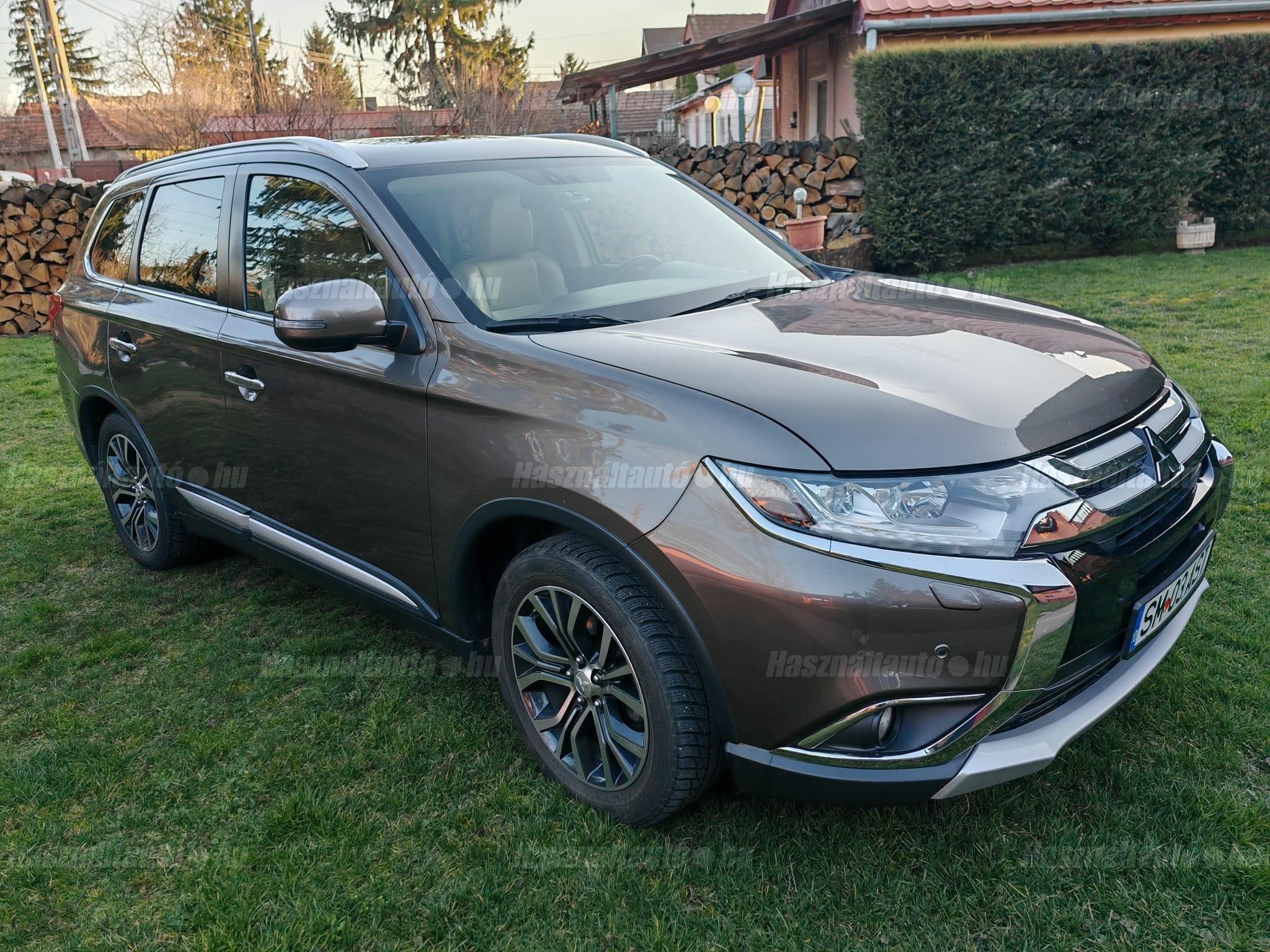 MITSUBISHI OUTLANDER 2016/10 - 1
