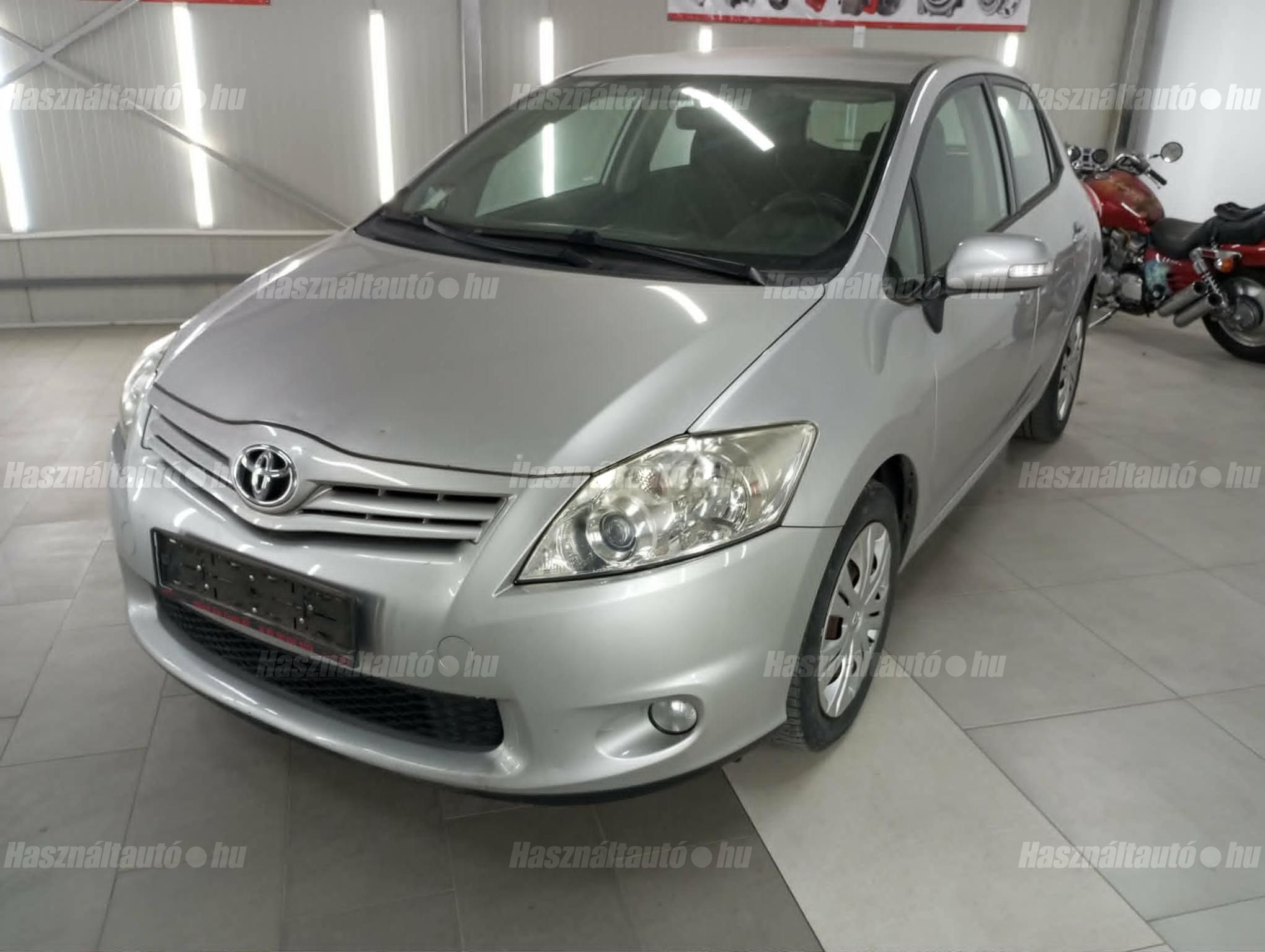 TOYOTA AURIS 2010/7 - 1