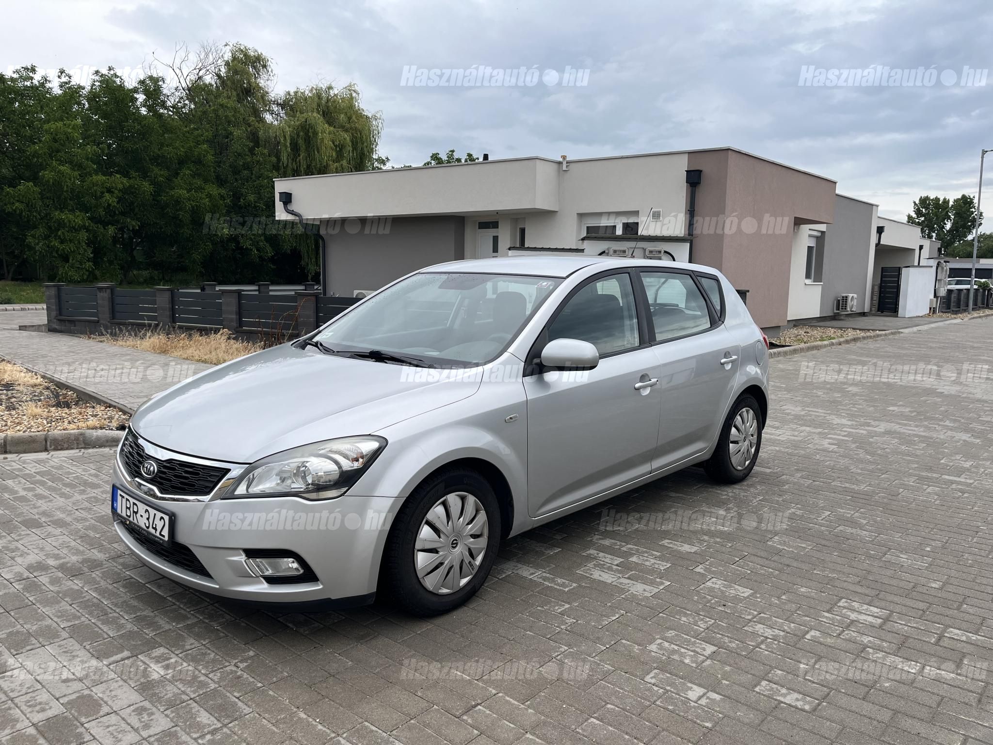 KIA CEE'D 2010/5 - 1