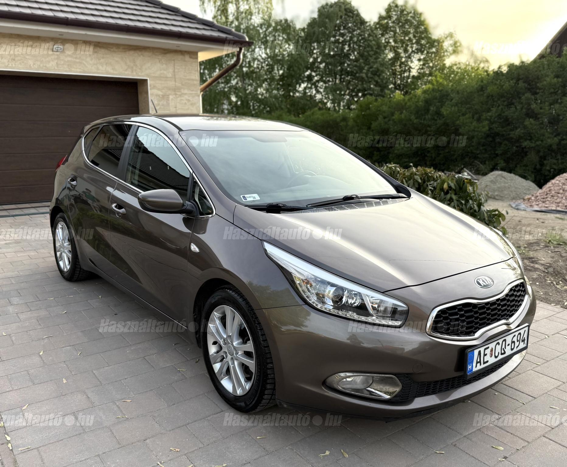 KIA CEE'D 2014/12 - 1