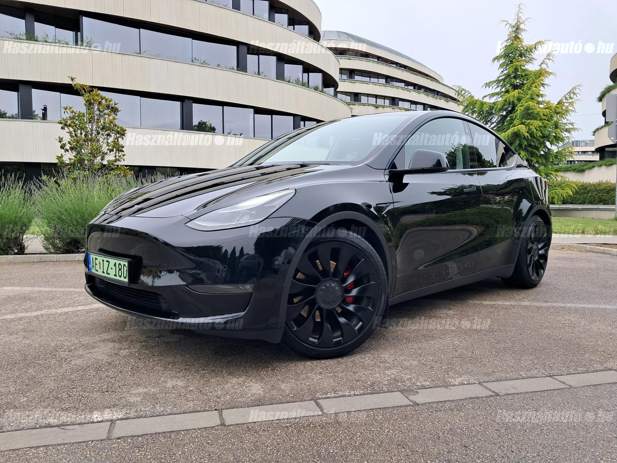 TESLA MODEL Y 2022/8 - 1