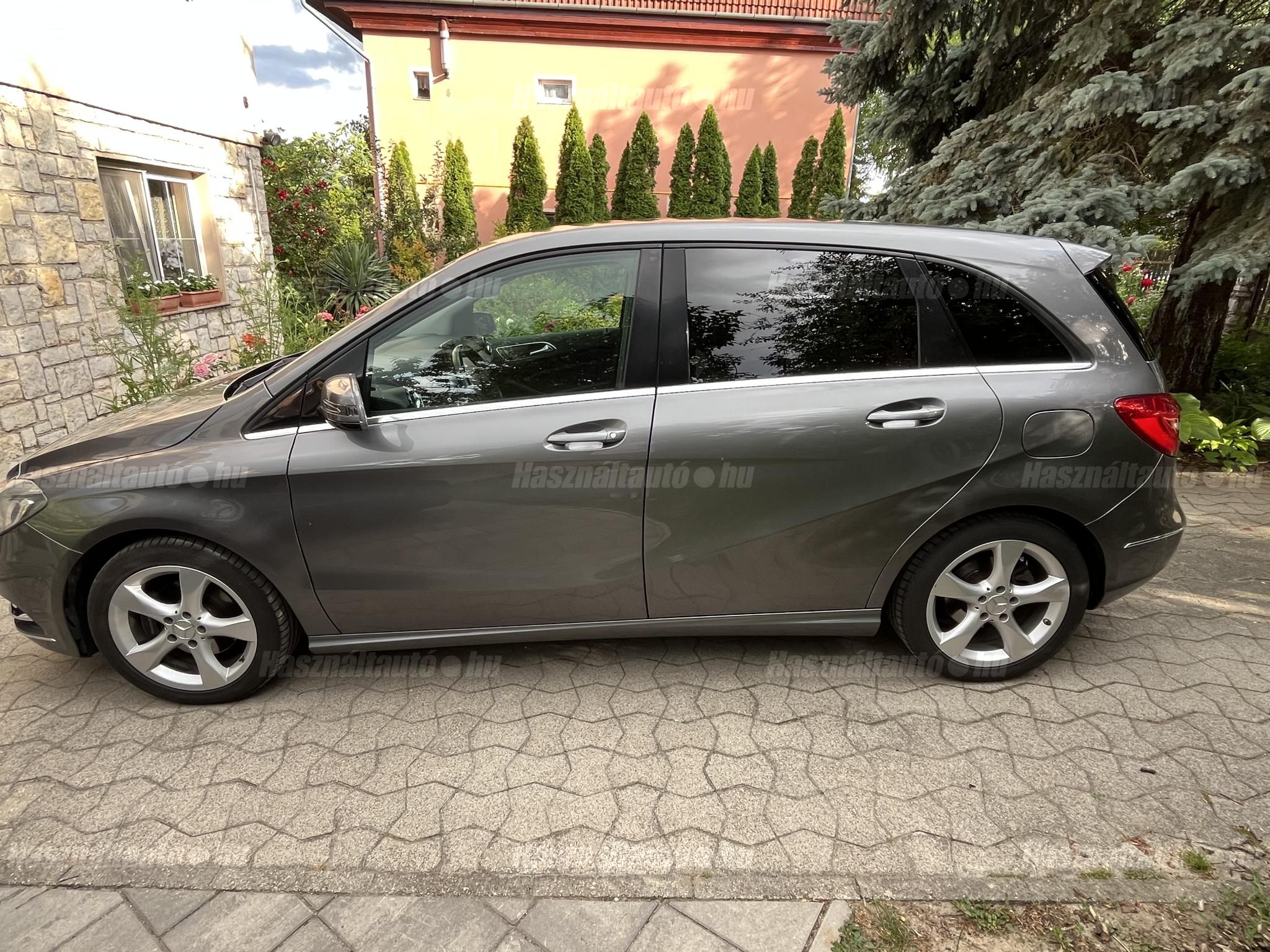 MERCEDES-BENZ B 200 2013/10 - 1