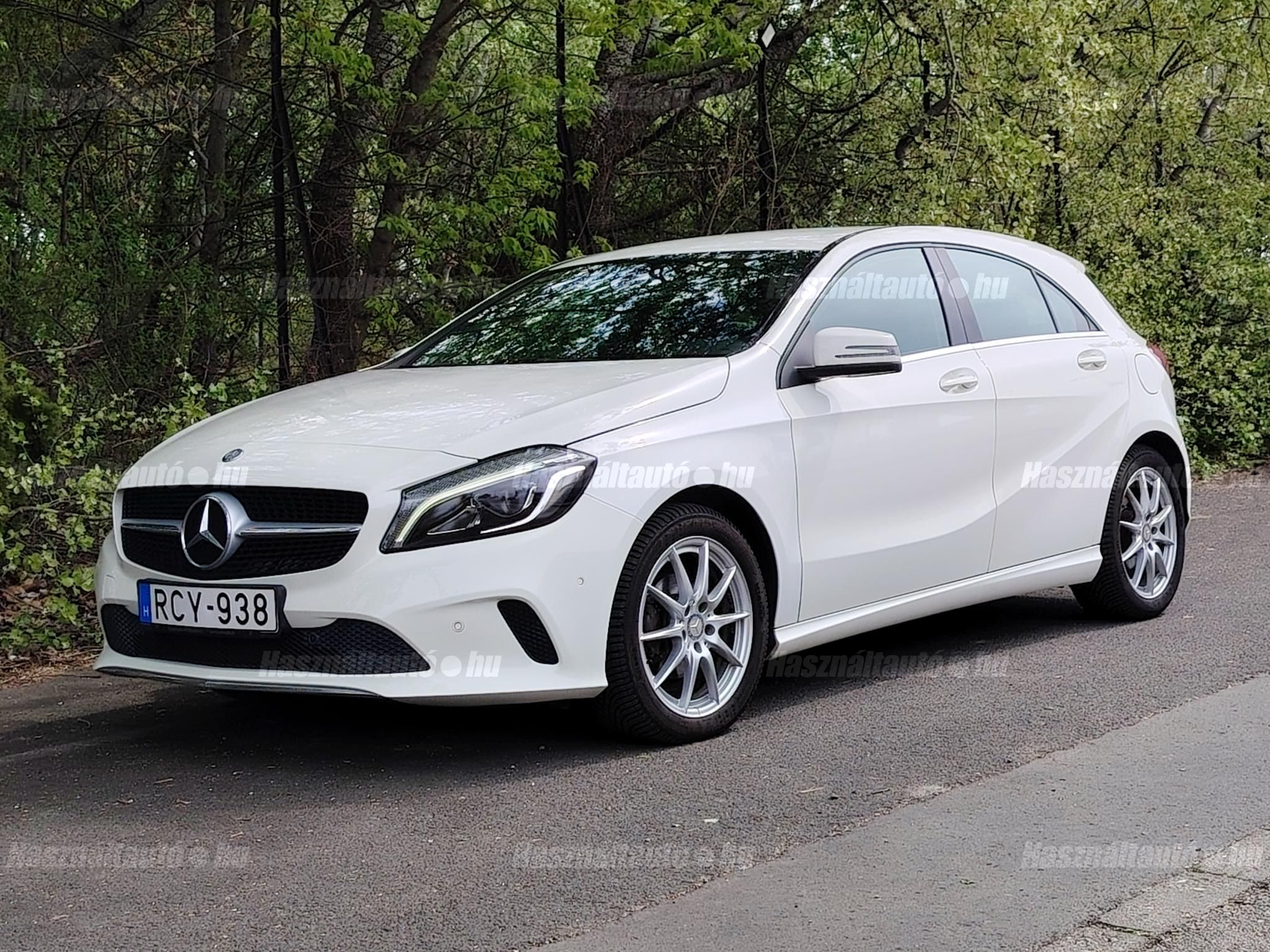 MERCEDES-BENZ A 180 2016/9 - 1