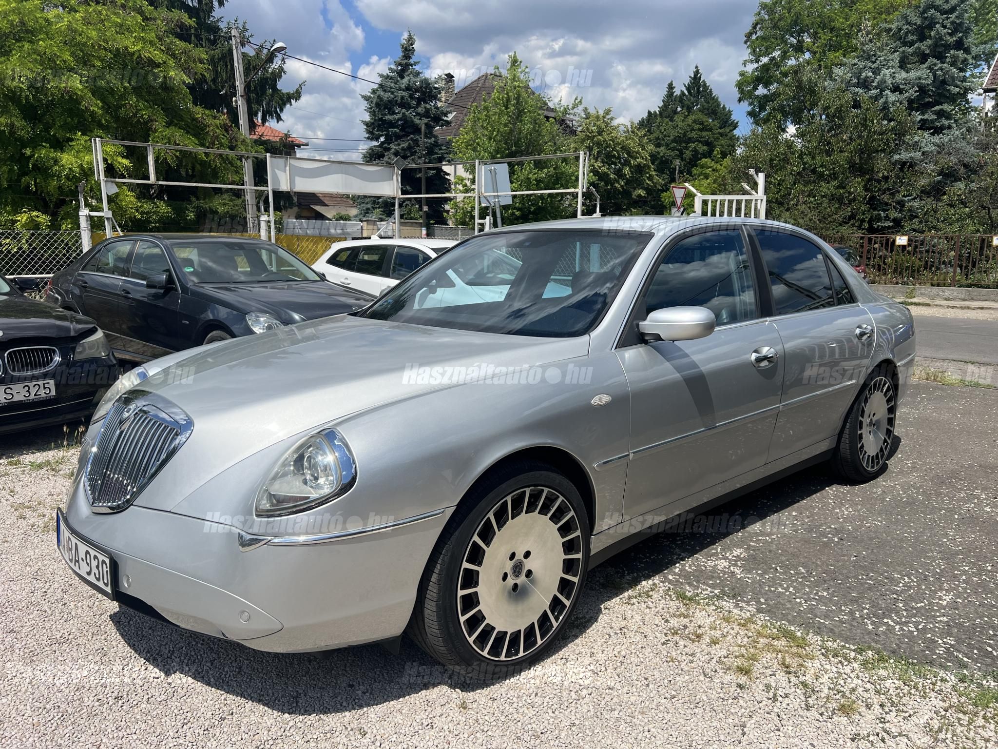 LANCIA THESIS 2002/8 - 1