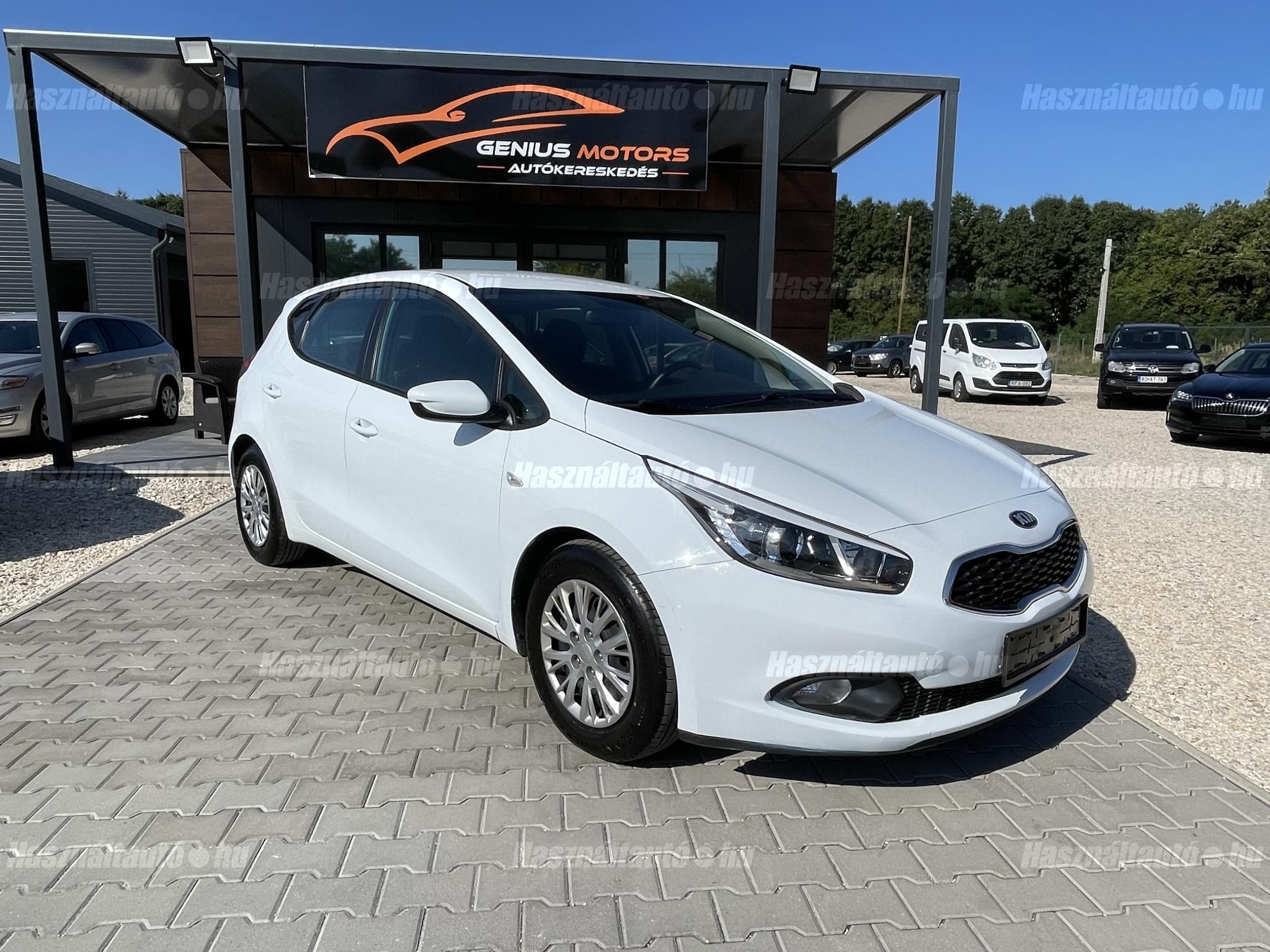 KIA CEE'D 2015/10 - 1