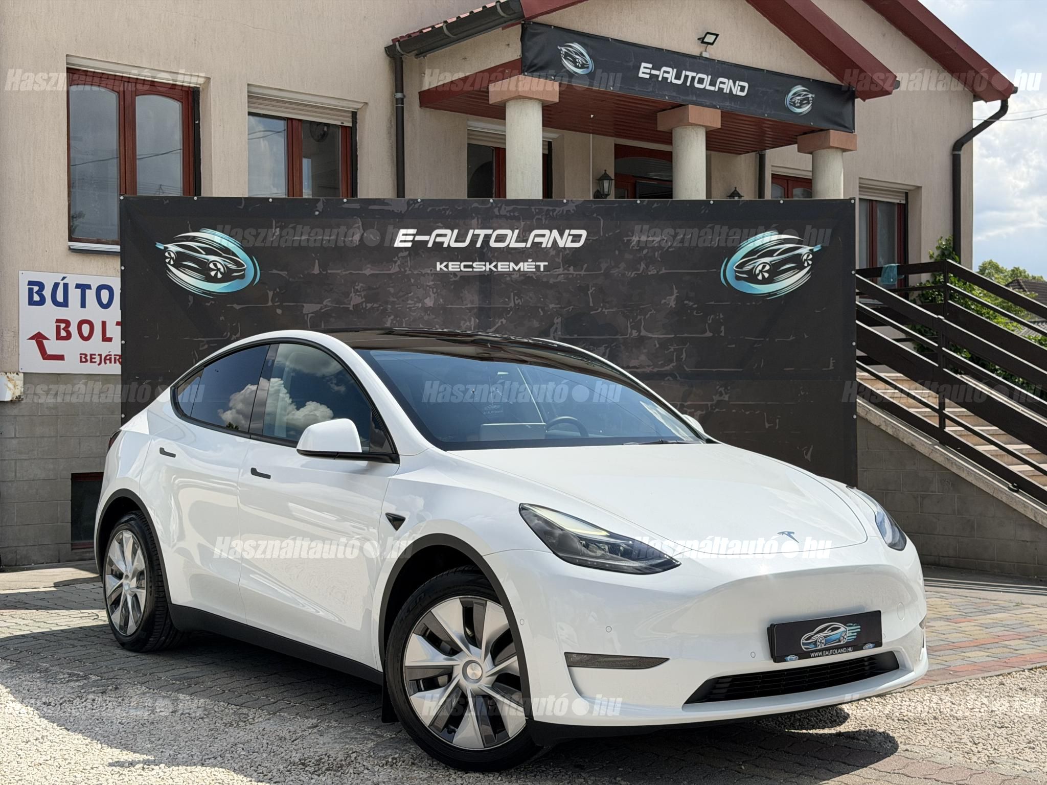 TESLA MODEL Y 2022/3 - 1