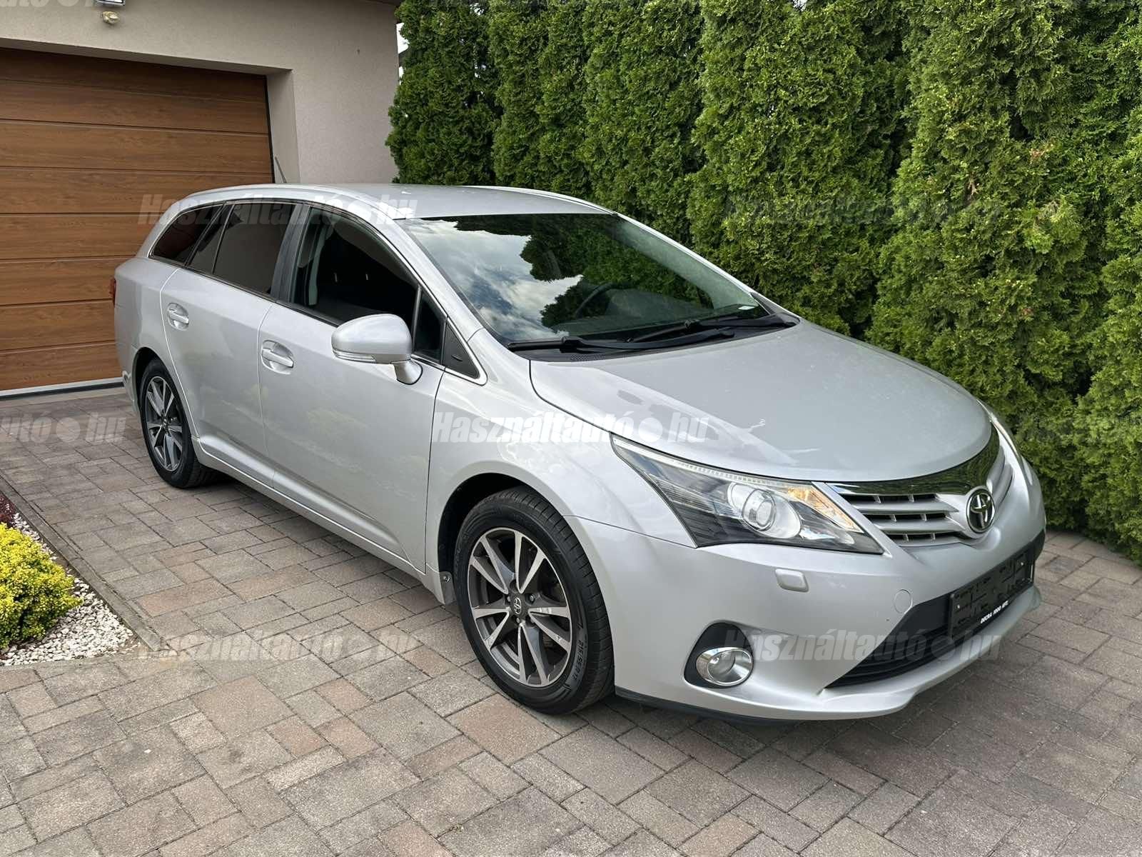 TOYOTA AVENSIS 2013/6 - 1