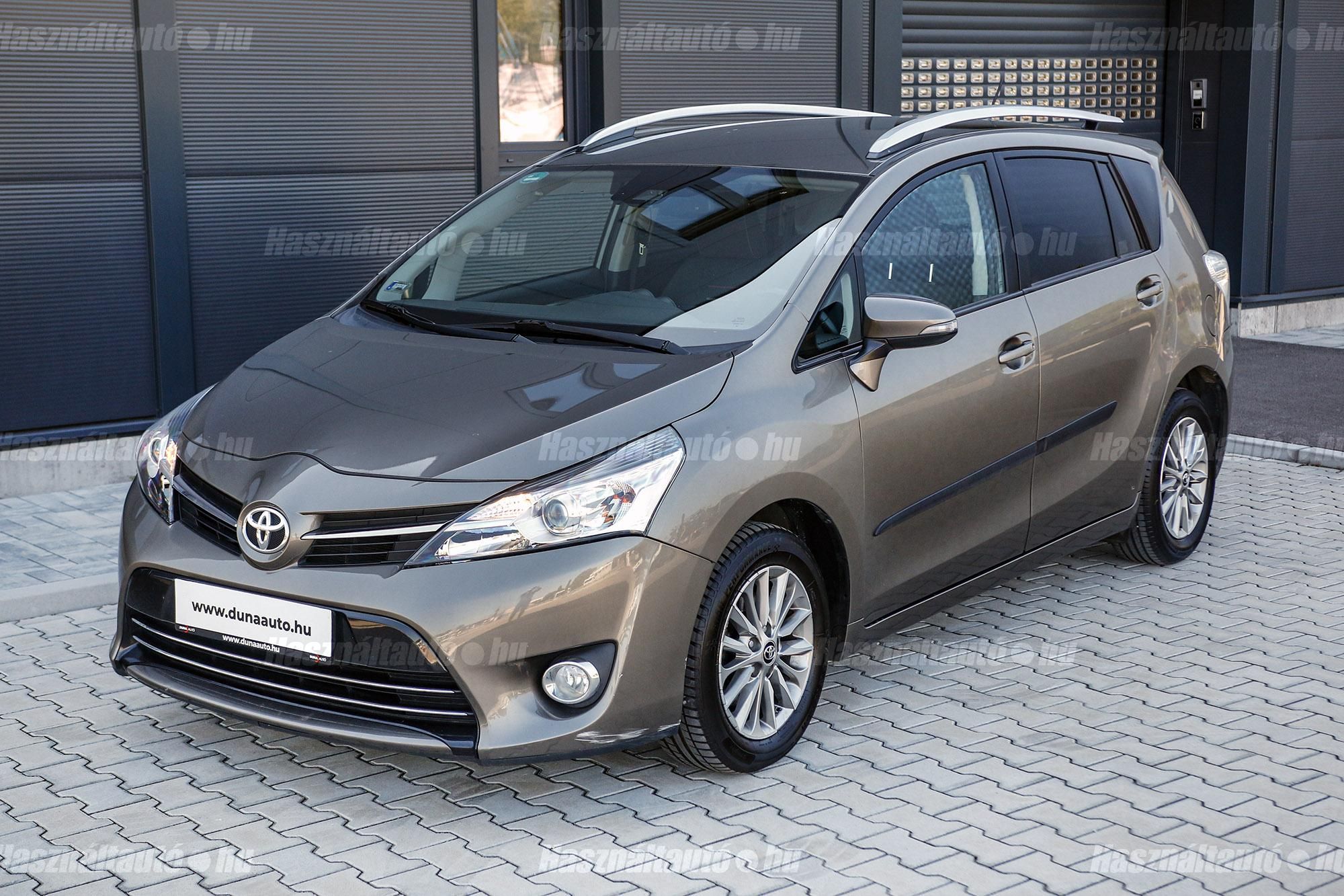 TOYOTA VERSO 2017/10 - 1