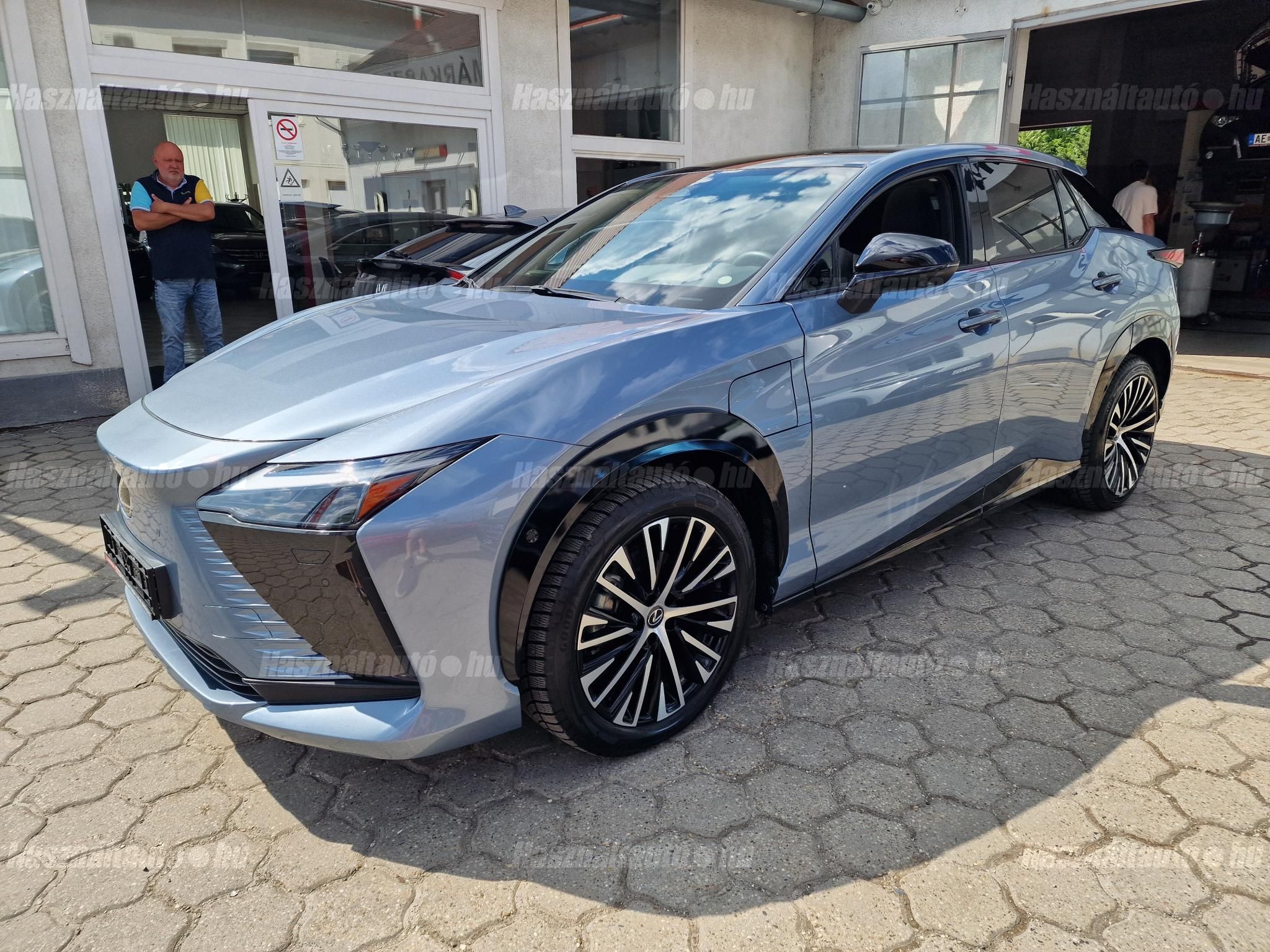 LEXUS RZ 2023/8 - 1