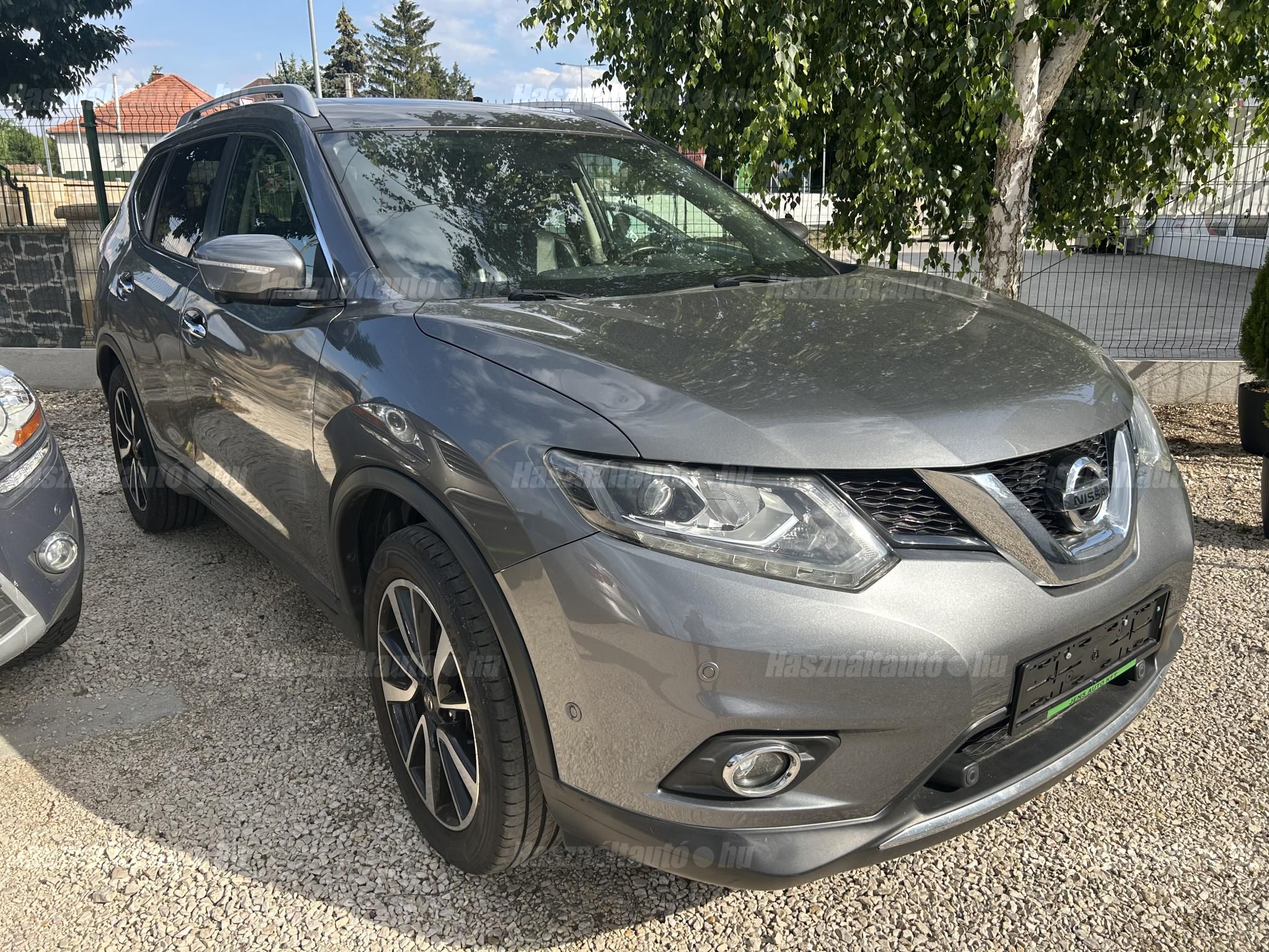 NISSAN X-TRAIL 2017/8 - 1