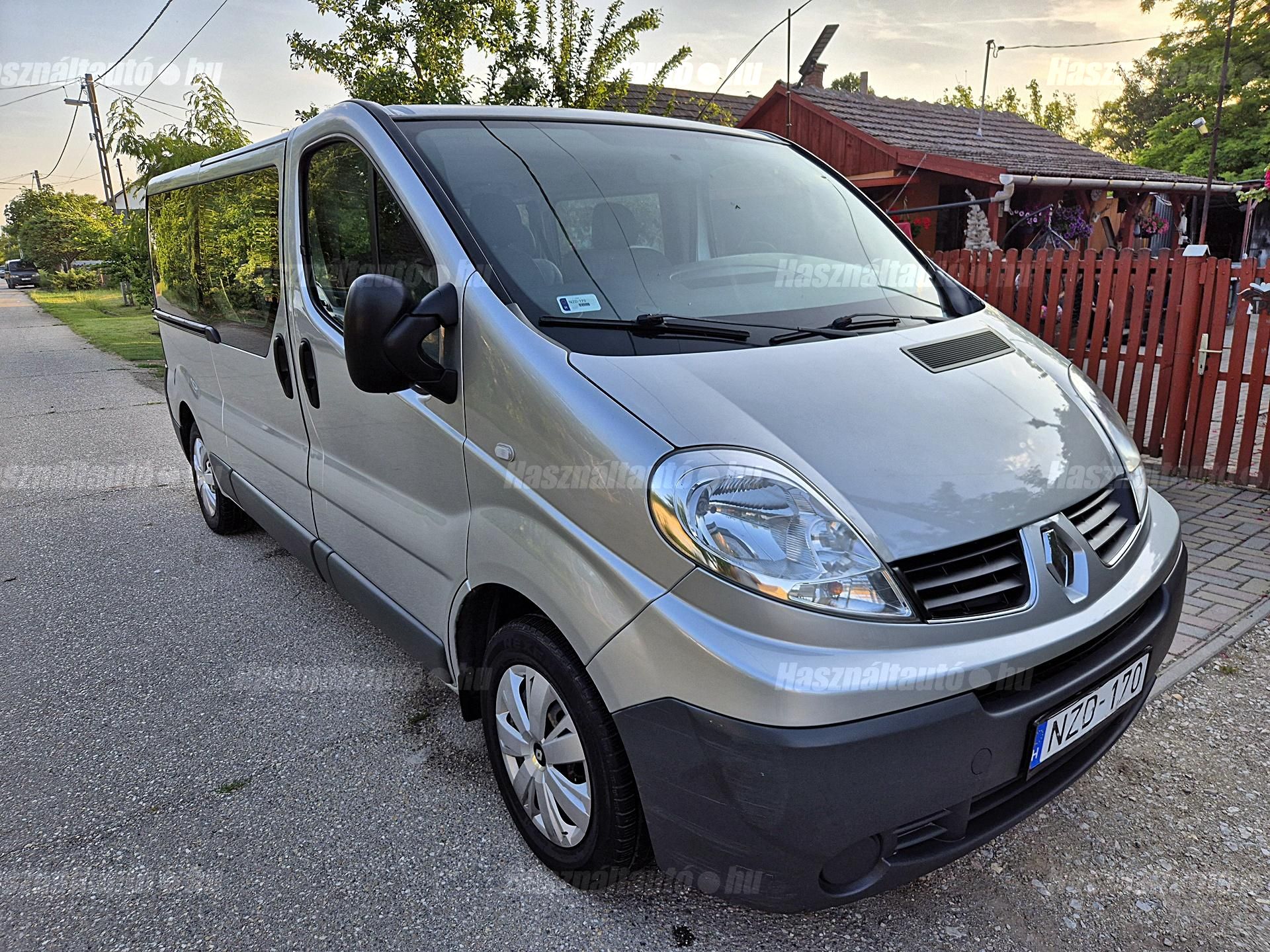 RENAULT TRAFIC 2009/10 - 1