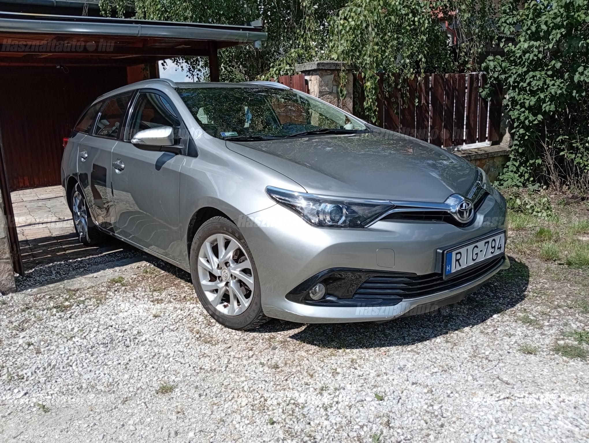 TOYOTA AURIS 2015/12 - 1